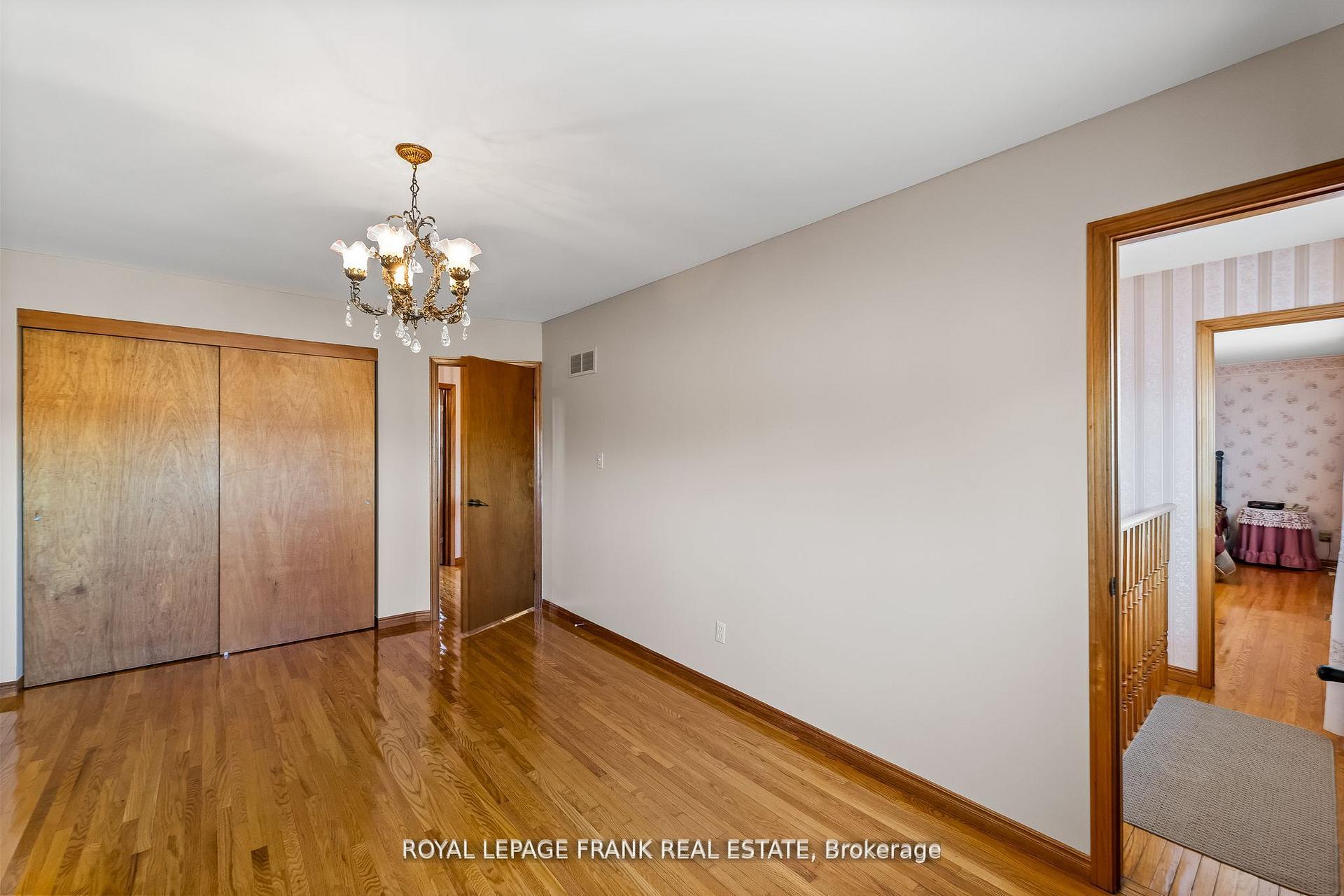 Photo 32 of 1402 Manitou Drive, Oshawa, Samac — HOMEH