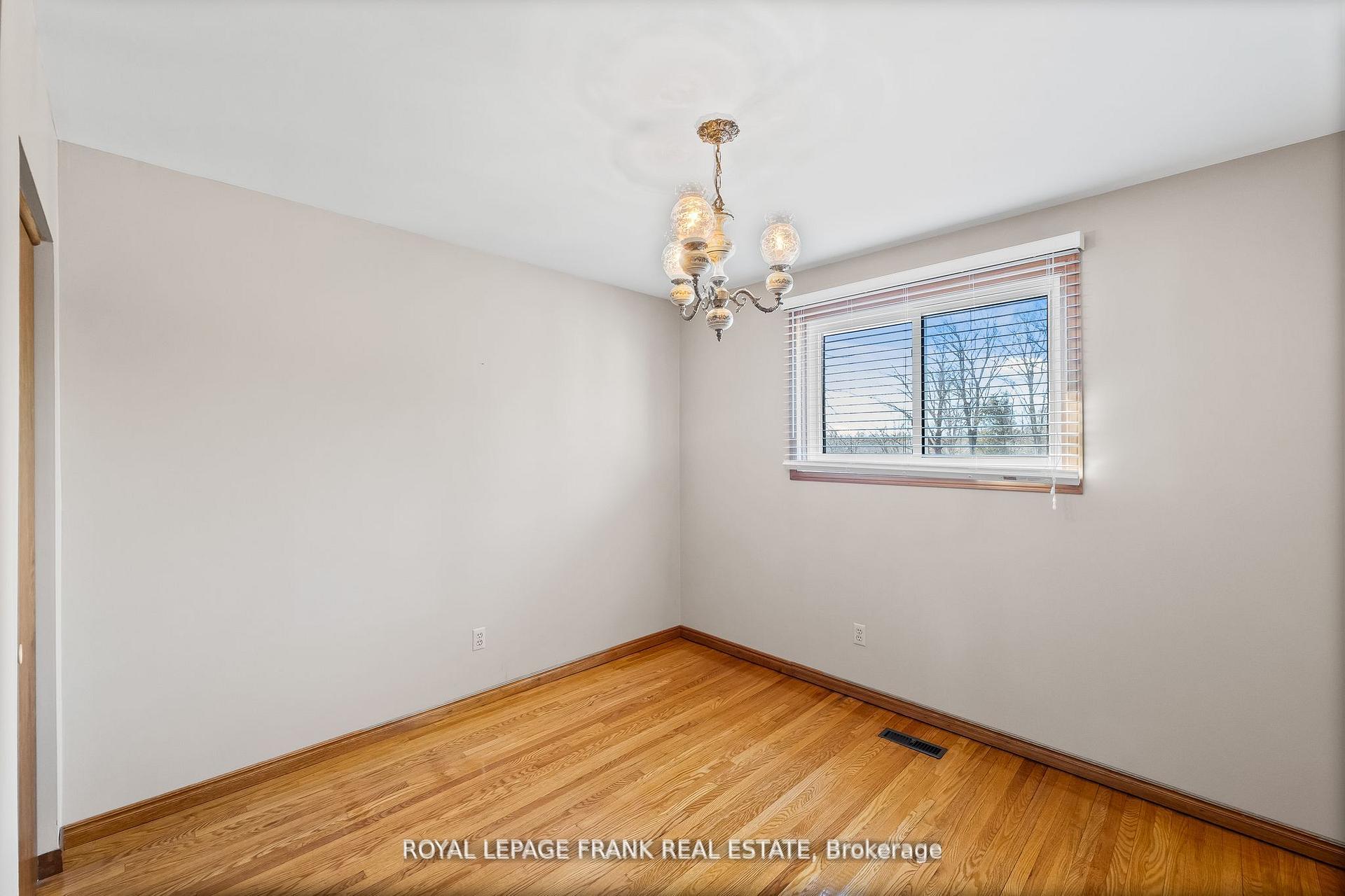 Photo 33 of 1402 Manitou Drive, Oshawa, Samac — HOMEH