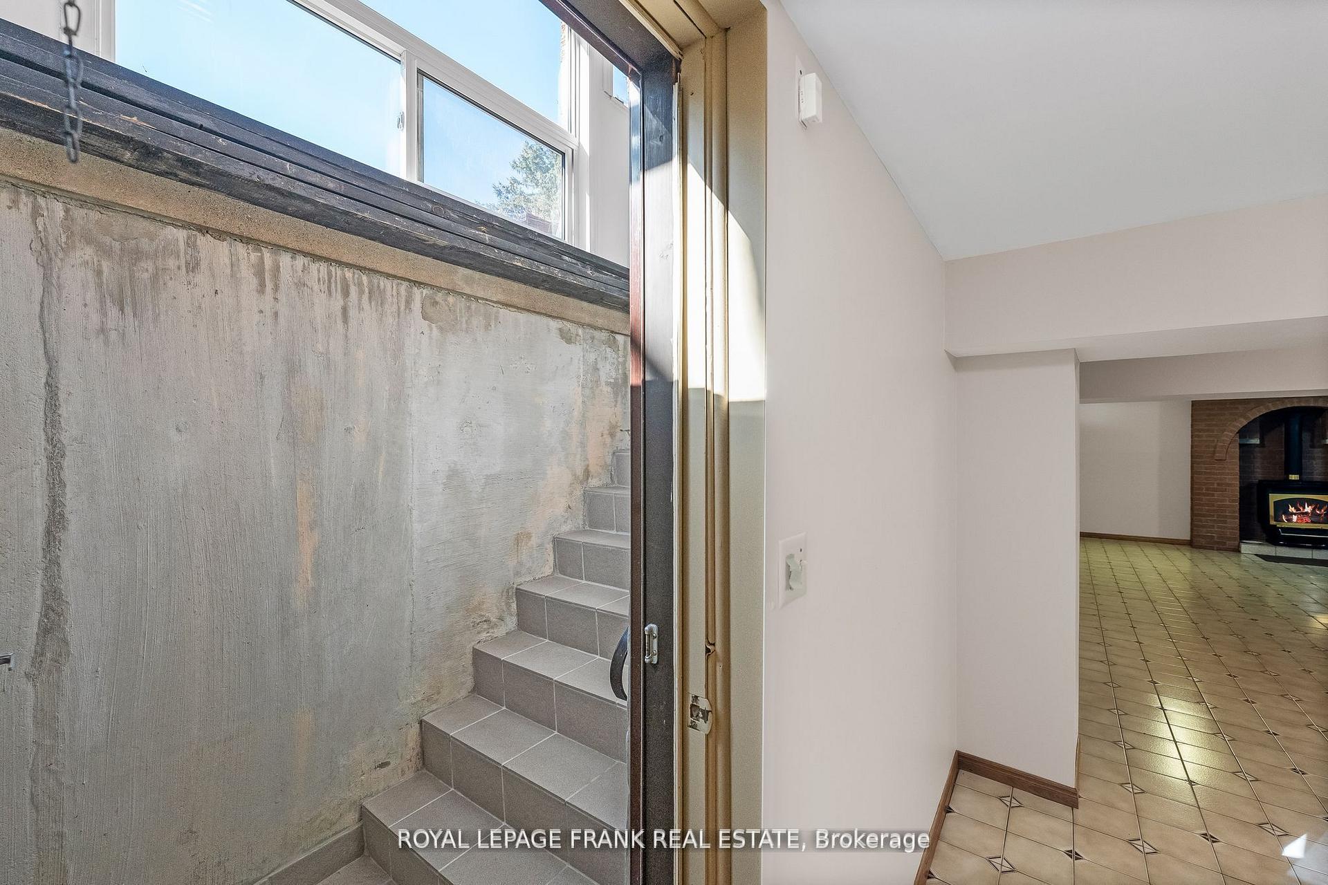 Photo 37 of 1402 Manitou Drive, Oshawa, Samac — HOMEH