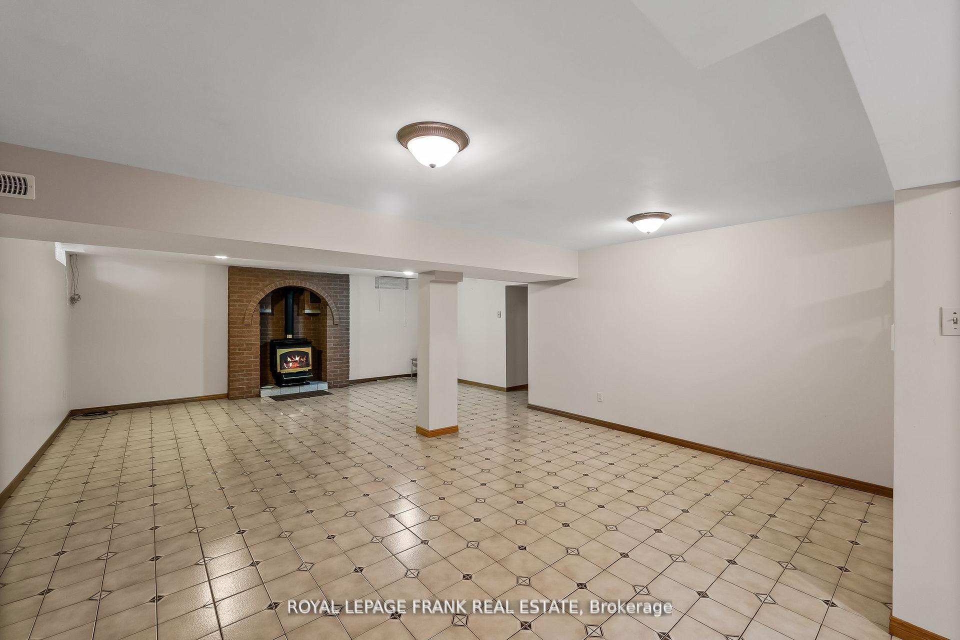 Photo 38 of 1402 Manitou Drive, Oshawa, Samac — HOMEH