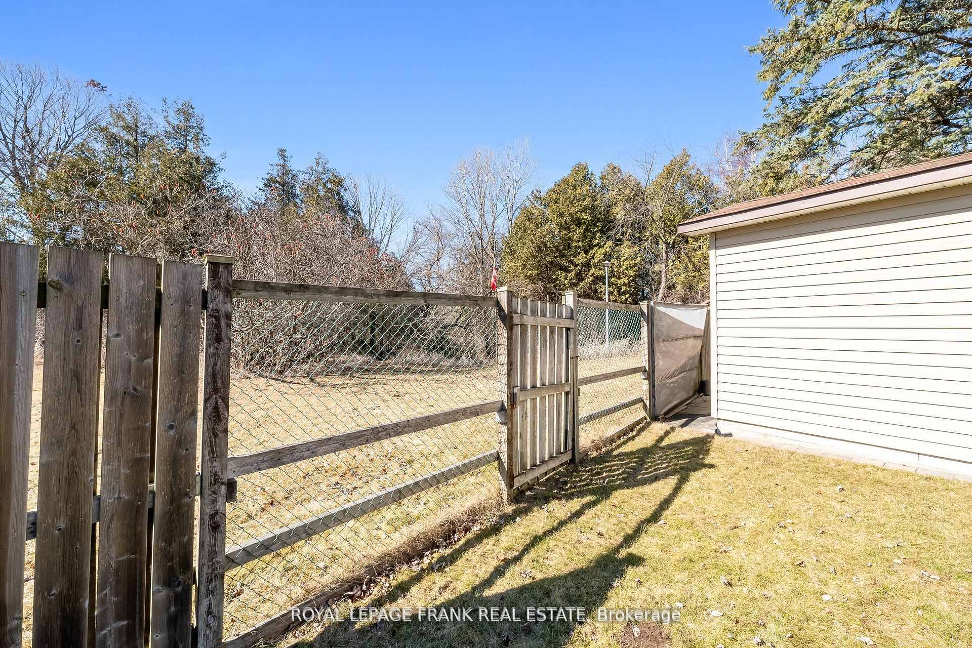 Photo 47 of 1402 Manitou Drive, Oshawa, Samac — HOMEH