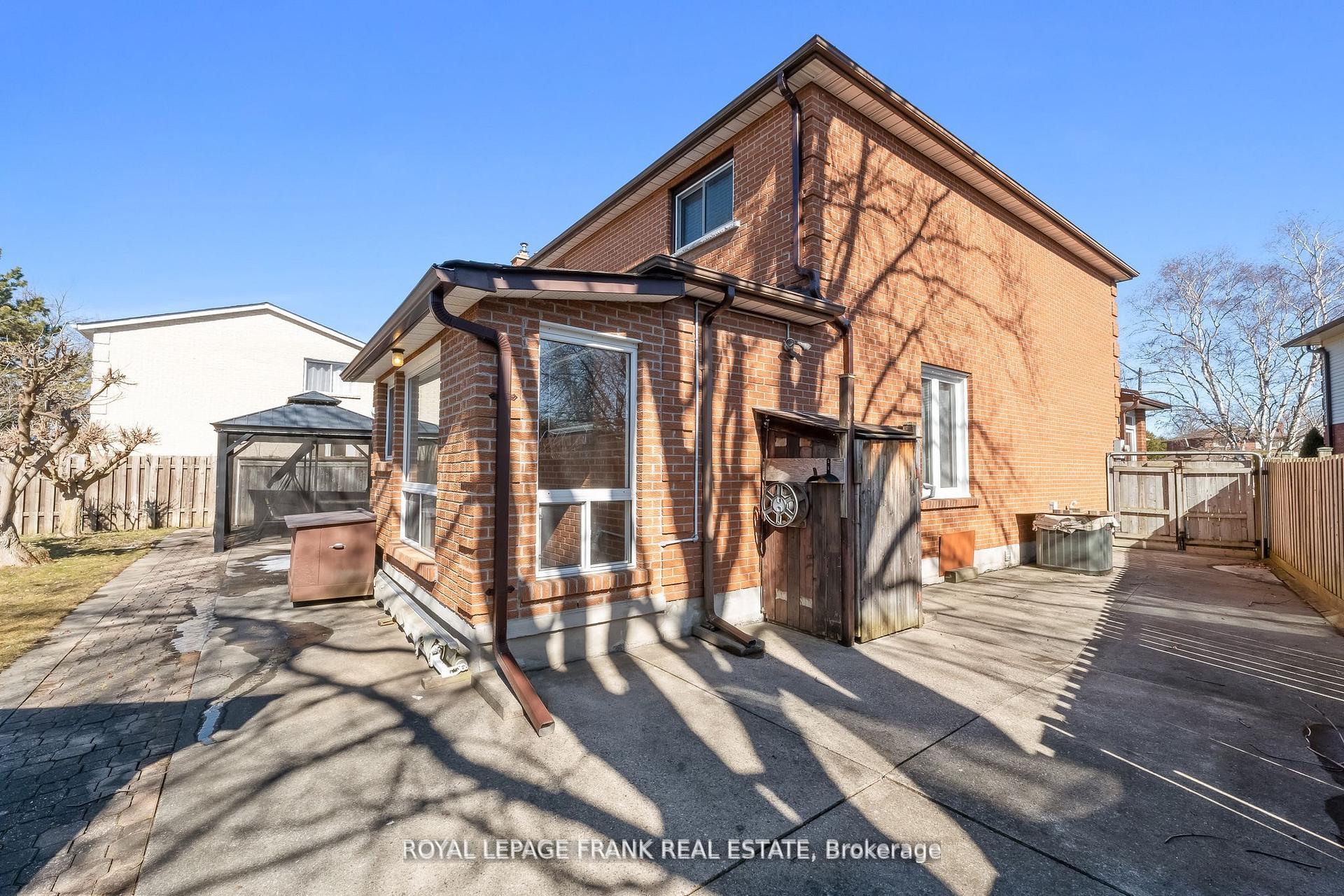 Photo 48 of 1402 Manitou Drive, Oshawa, Samac — HOMEH