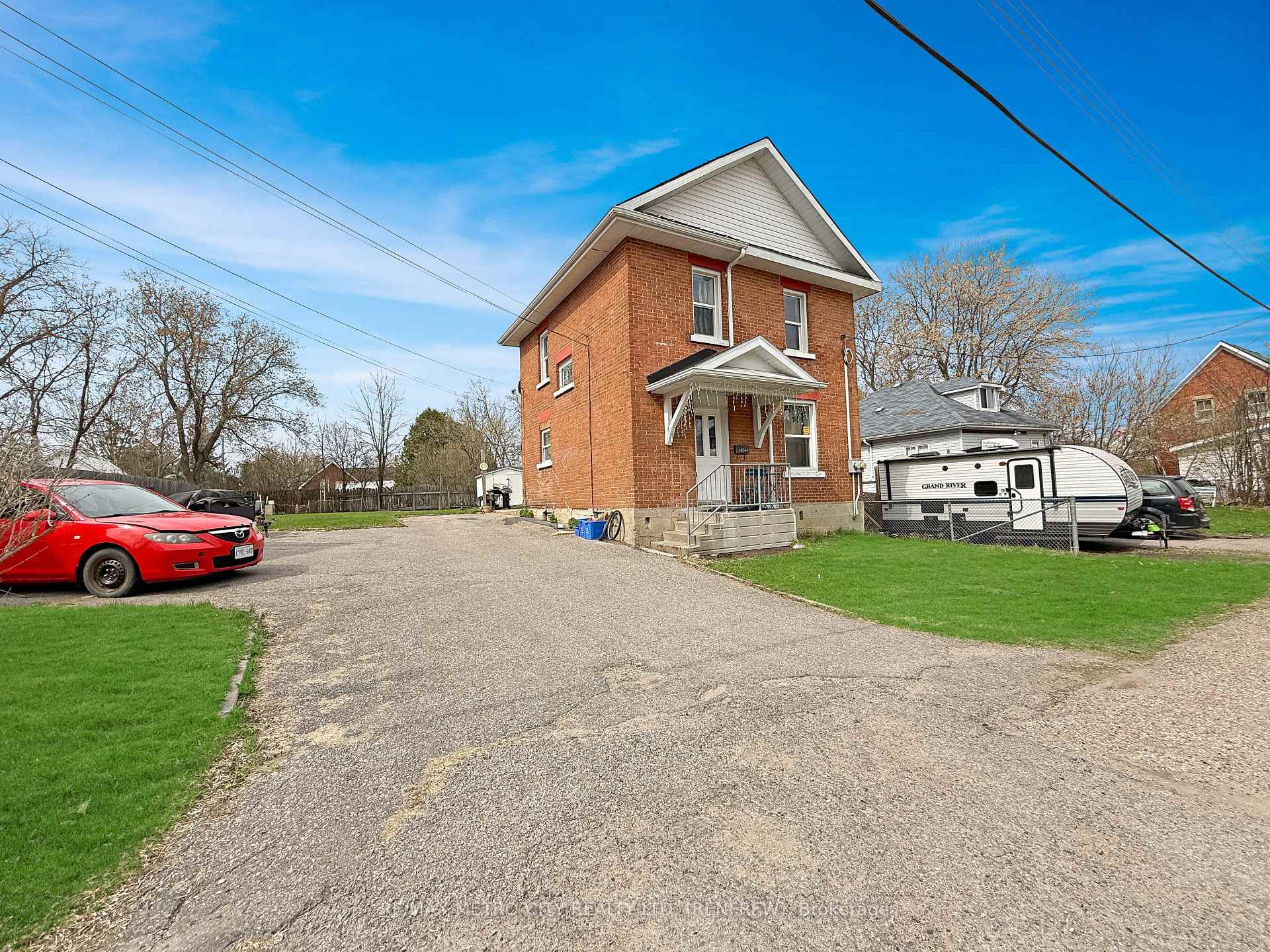 Photo 1 of 142 Bank Street S, Renfrew — HOMEH