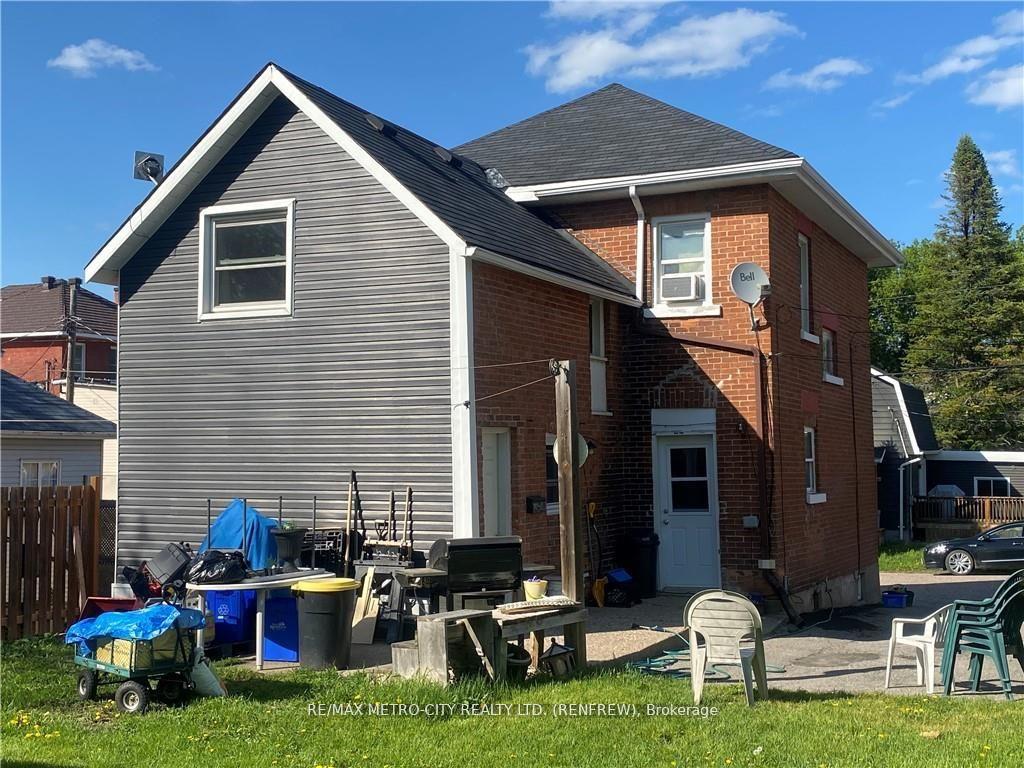 Photo 6 of 142 Bank Street S, Renfrew — HOMEH