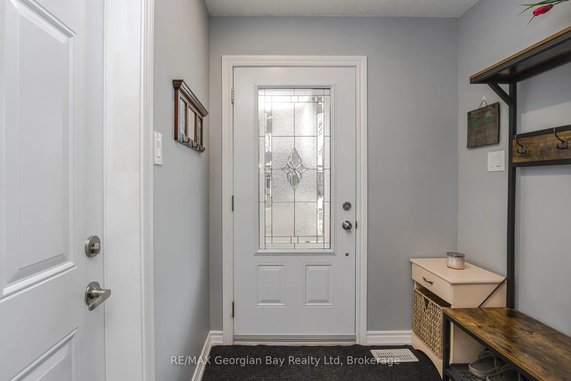 Photo 3 of 39 Chamberlain Crescent, Penetanguishene — HOMEH