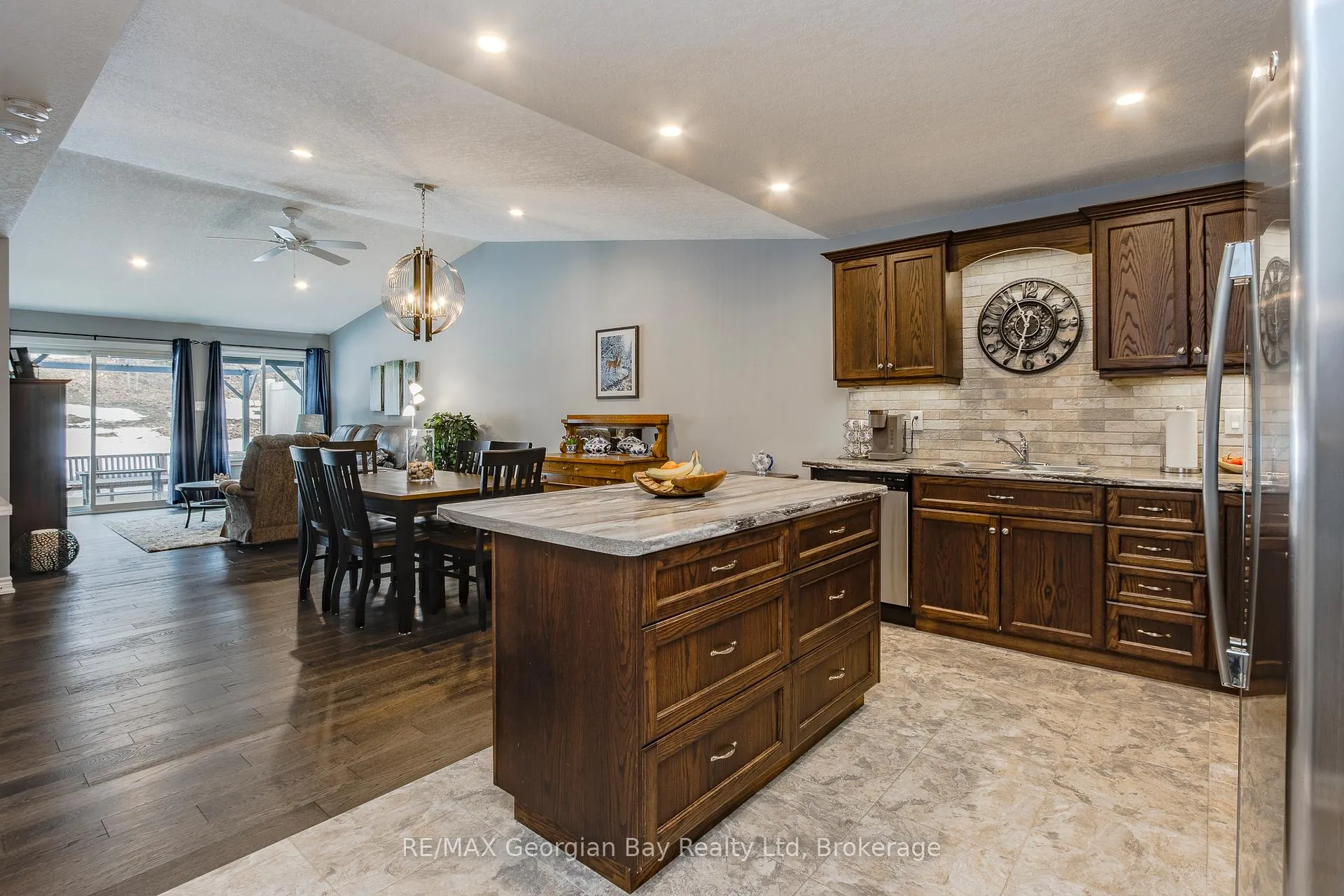 Photo 4 of 39 Chamberlain Crescent, Penetanguishene — HOMEH