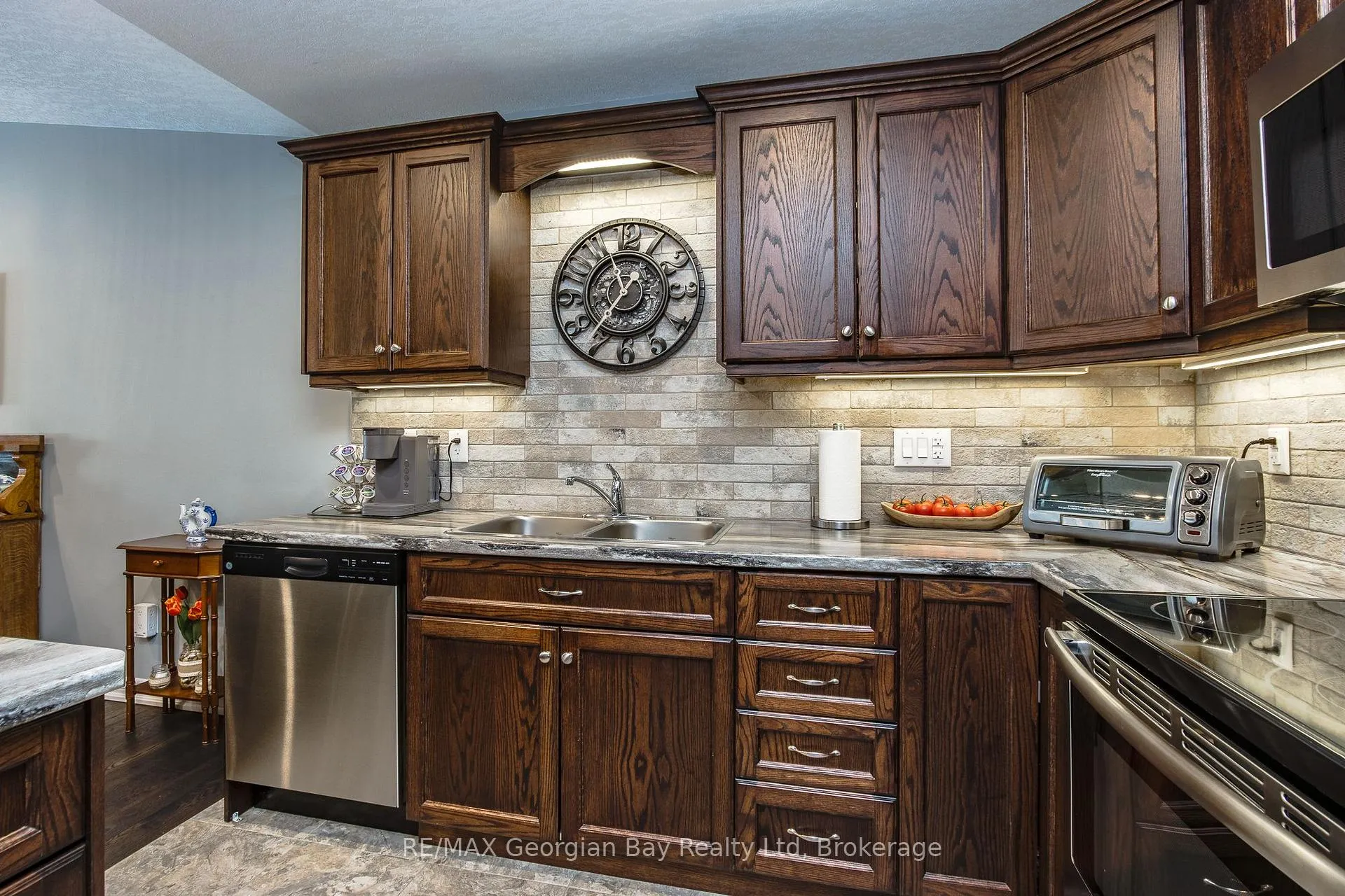 Photo 5 of 39 Chamberlain Crescent, Penetanguishene — HOMEH