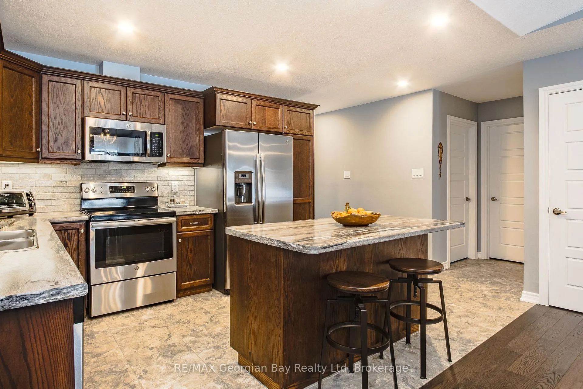 Photo 7 of 39 Chamberlain Crescent, Penetanguishene — HOMEH