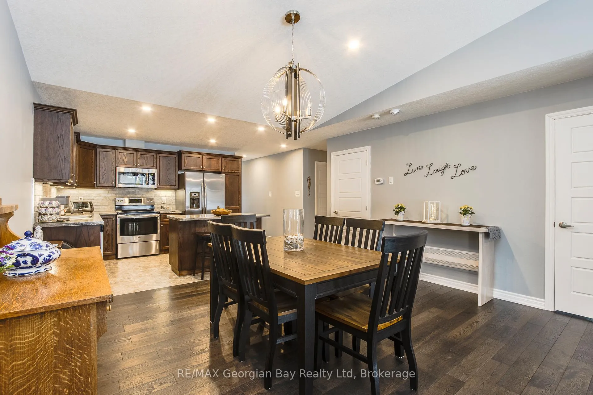 Photo 8 of 39 Chamberlain Crescent, Penetanguishene — HOMEH