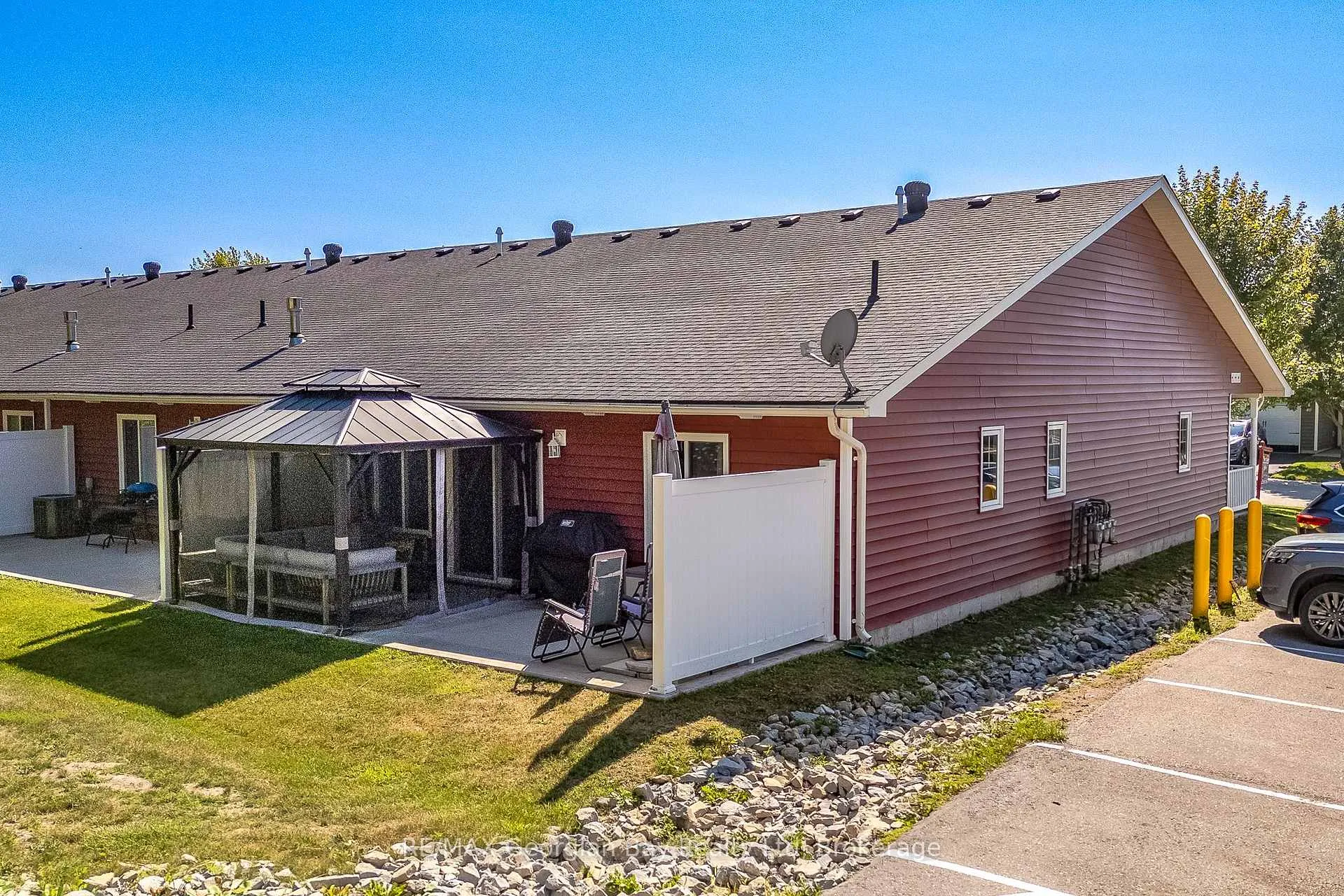 Photo 2 of 39 Chamberlain Crescent, Penetanguishene — HOMEH