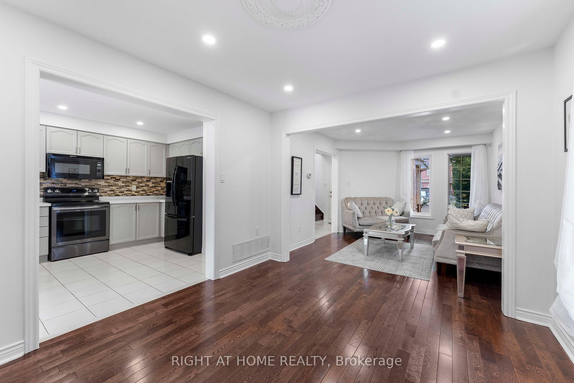 Photo 13 of 2528 Parkdale Street, Pickering, Liverpool — HOMEH
