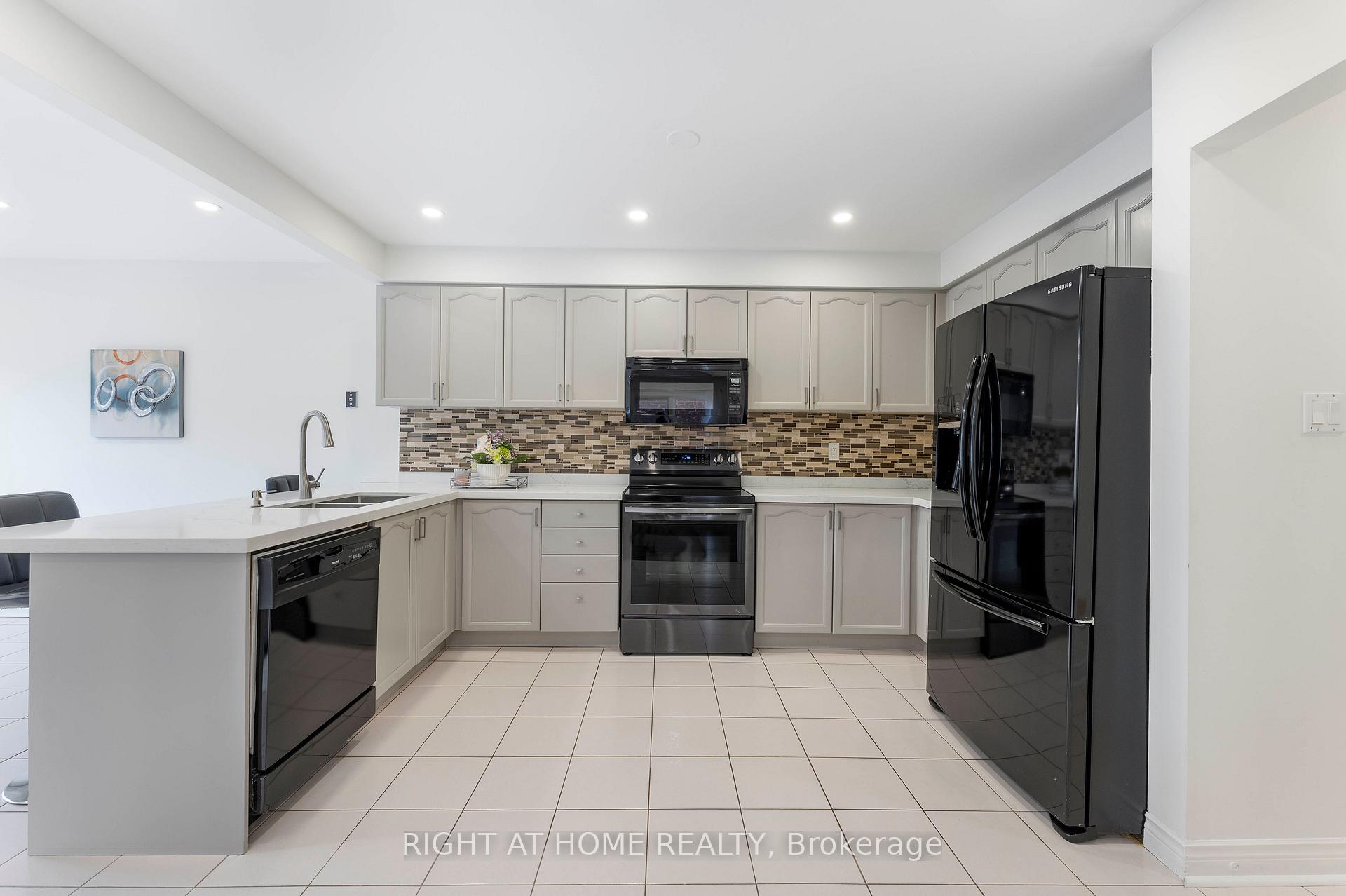 Photo 14 of 2528 Parkdale Street, Pickering, Liverpool — HOMEH