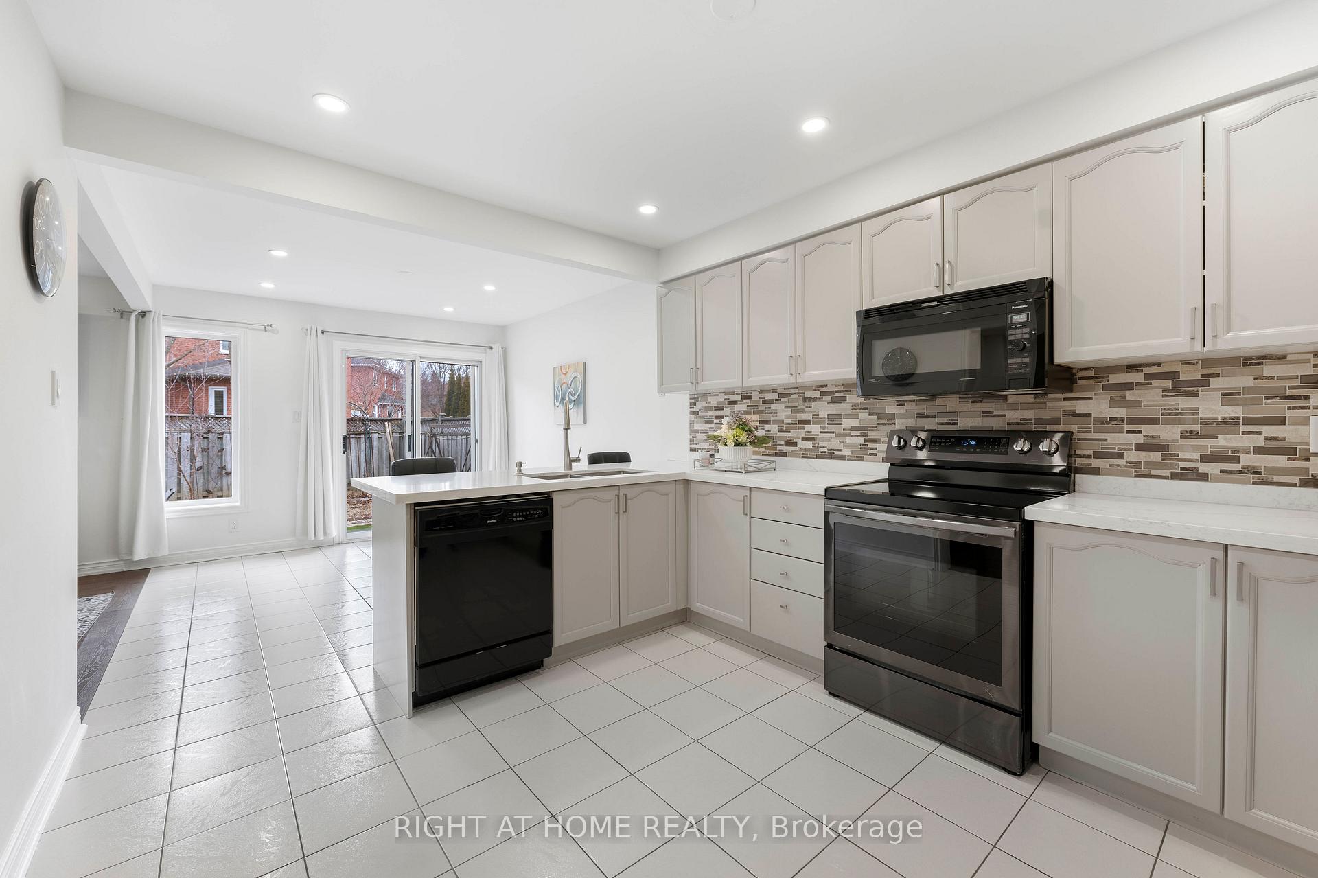 Photo 16 of 2528 Parkdale Street, Pickering, Liverpool — HOMEH