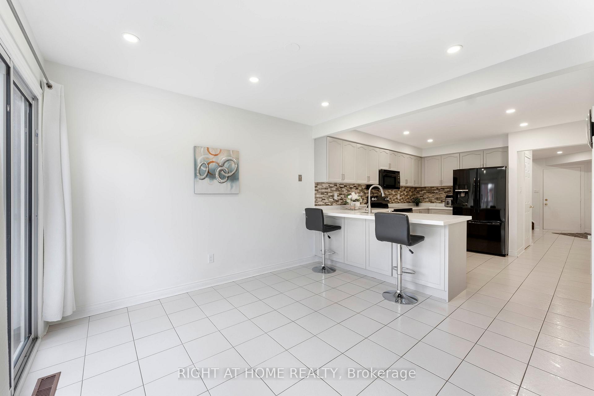 Photo 19 of 2528 Parkdale Street, Pickering, Liverpool — HOMEH