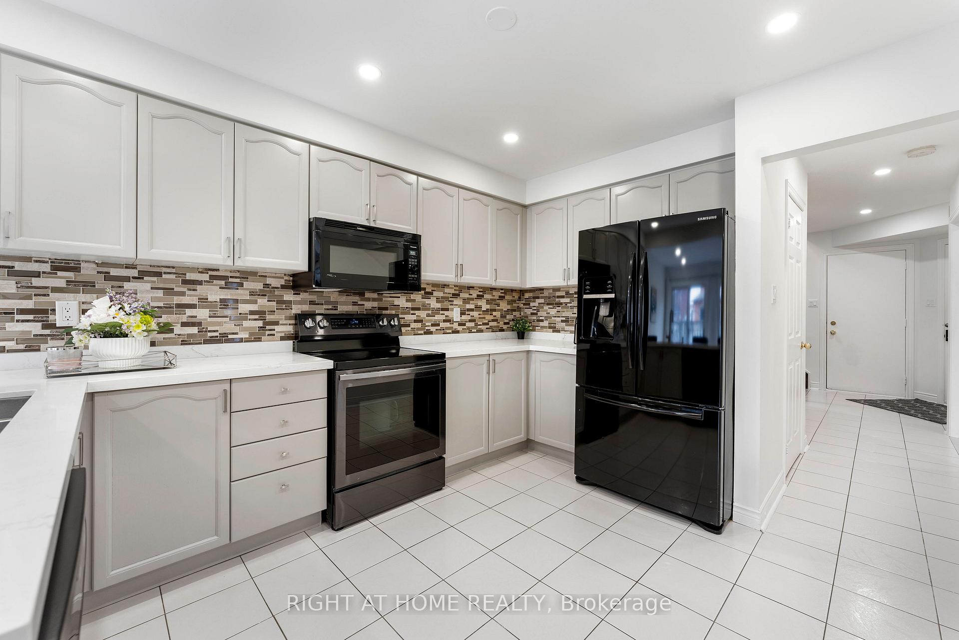 Photo 21 of 2528 Parkdale Street, Pickering, Liverpool — HOMEH
