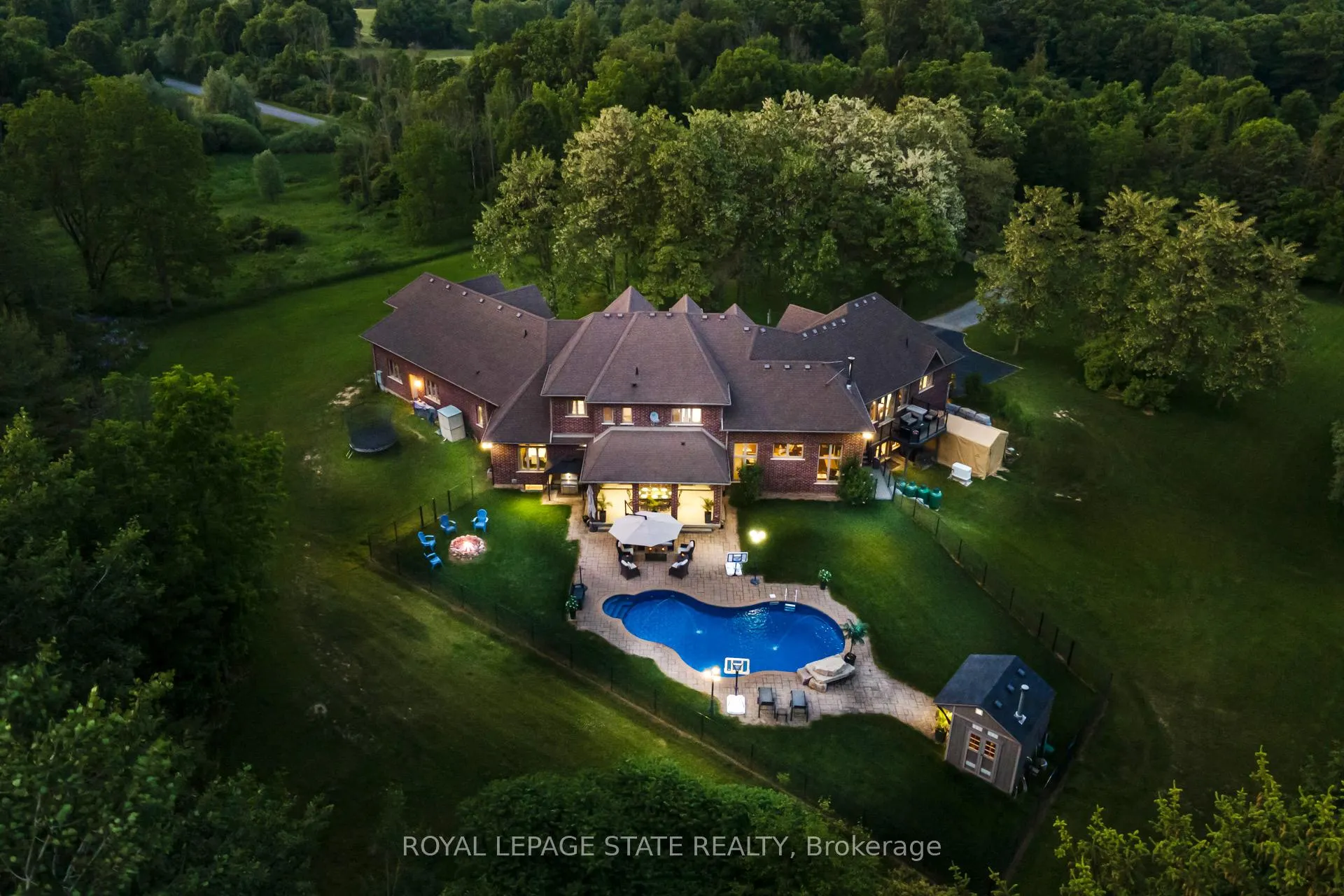 Photo 2 of 814 Binkley Road, Hamilton, Ancaster — HOMEH