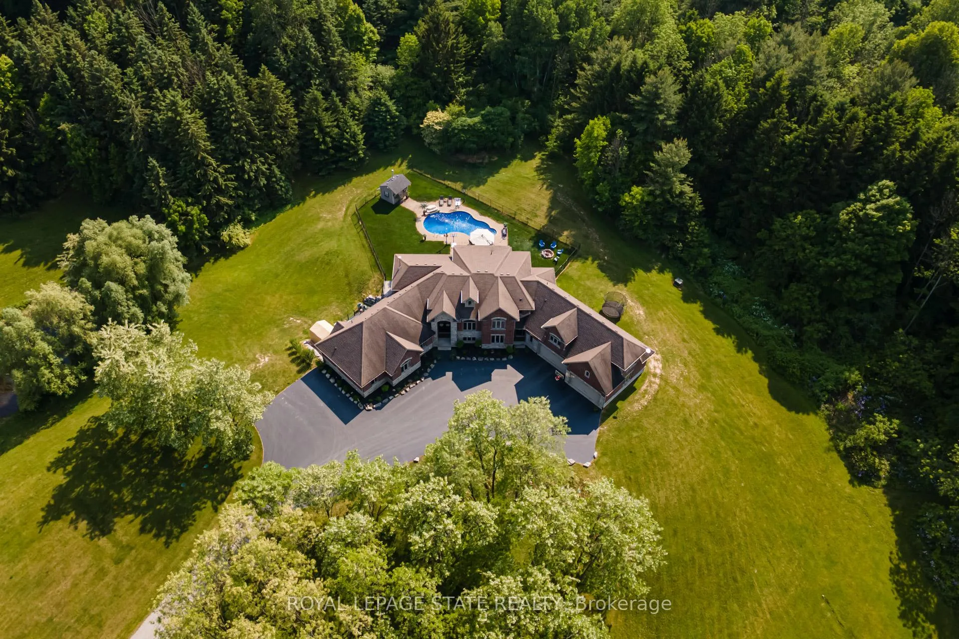 Photo 3 of 814 Binkley Road, Hamilton, Ancaster — HOMEH