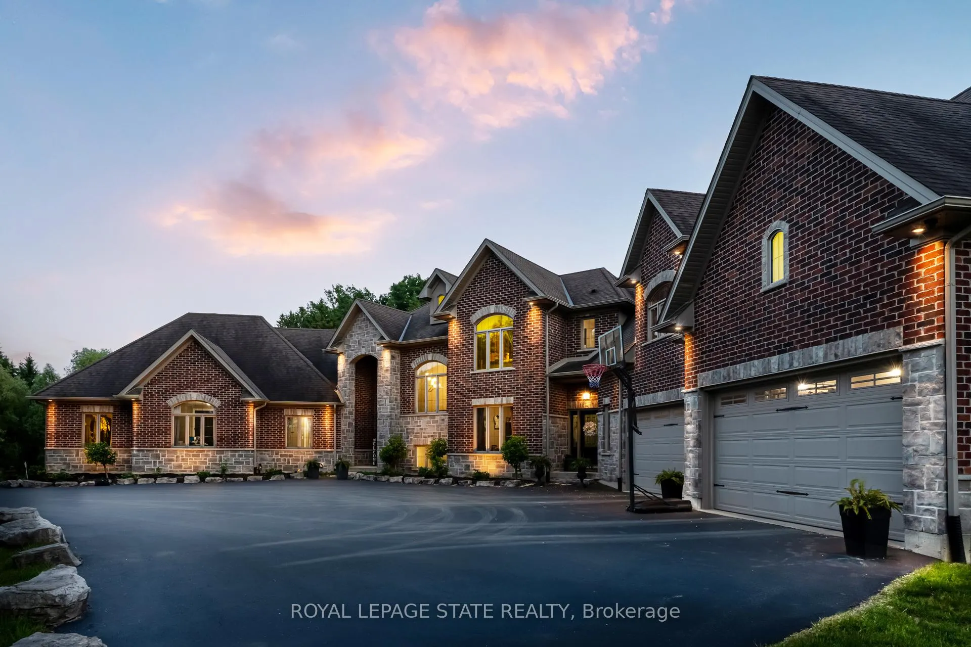 Photo 5 of 814 Binkley Road, Hamilton, Ancaster — HOMEH