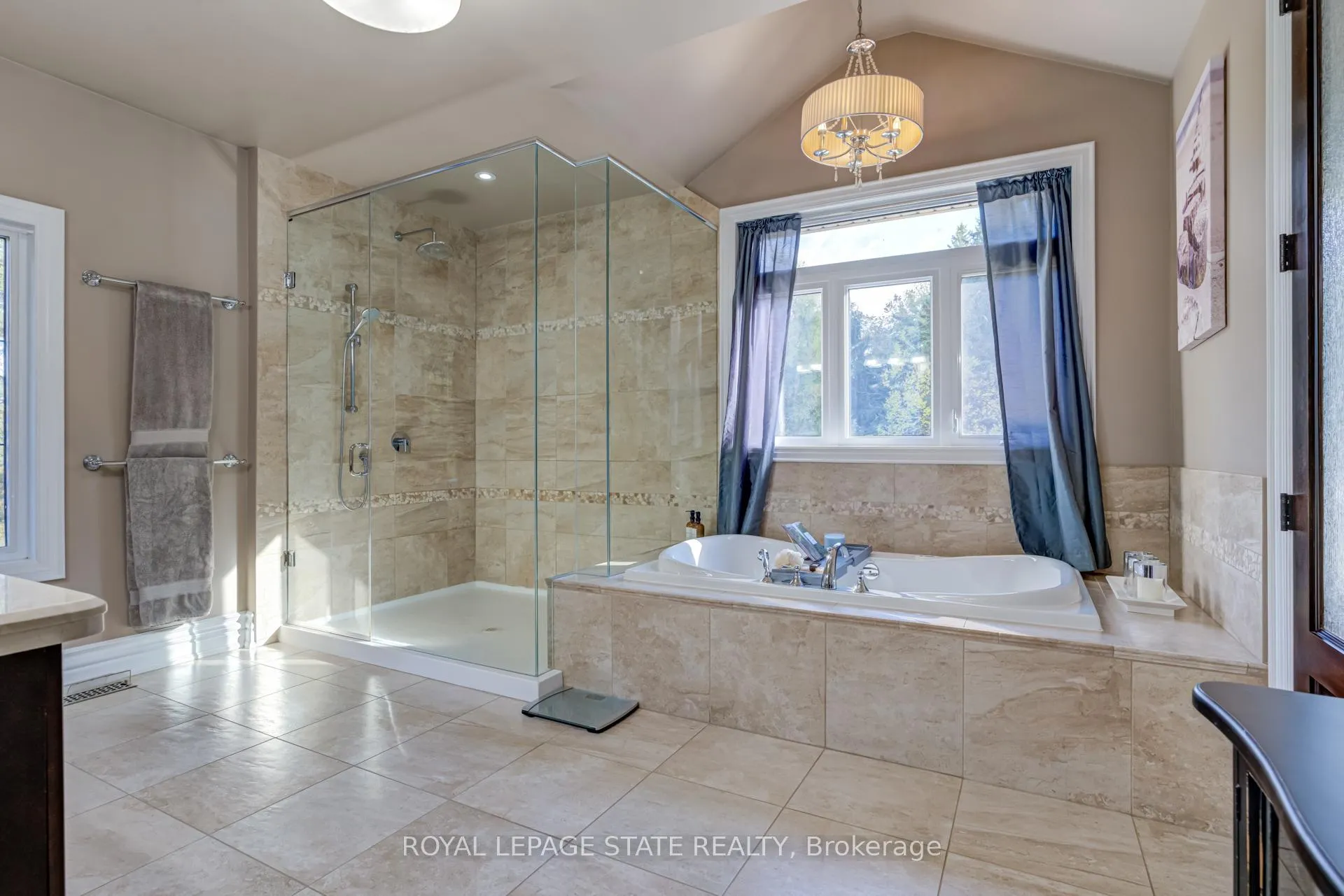 Photo 19 of 814 Binkley Road, Hamilton, Ancaster — HOMEH