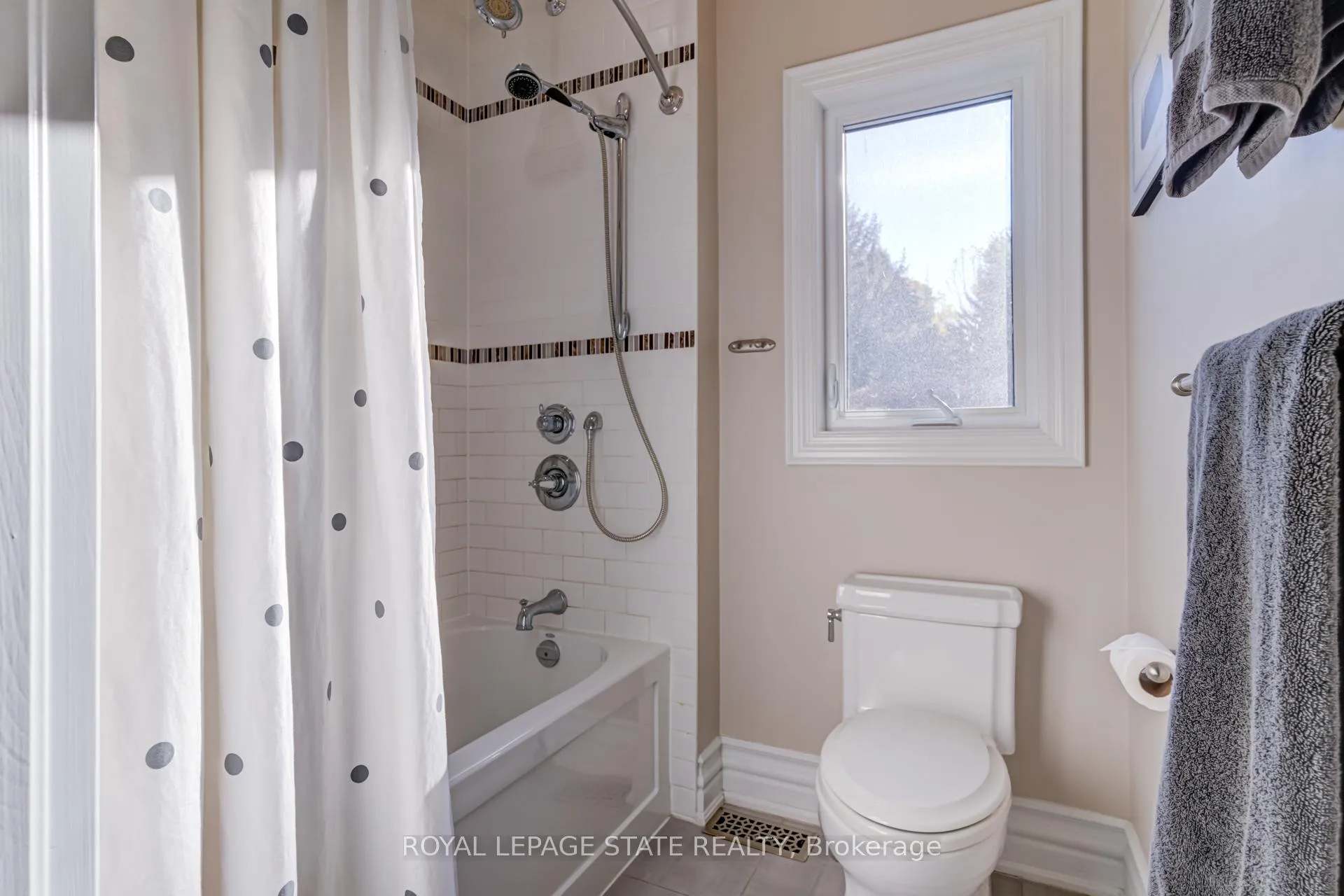 Photo 26 of 814 Binkley Road, Hamilton, Ancaster — HOMEH