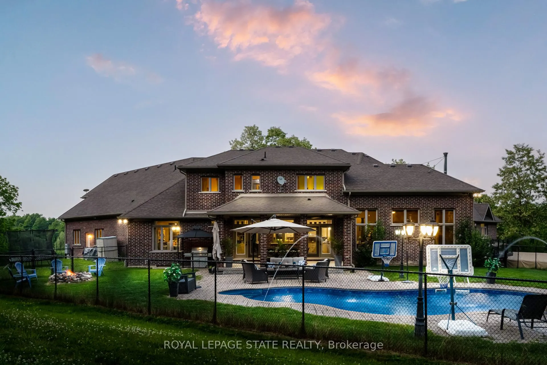 Photo 43 of 814 Binkley Road, Hamilton, Ancaster — HOMEH