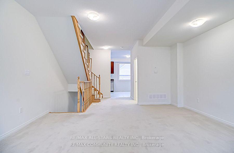 Photo 3 of 1424 Coral Springs Path, Oshawa, Taunton — HOMEH