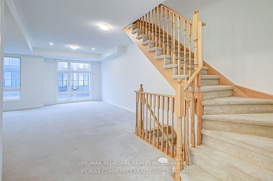Photo 4 of 1424 Coral Springs Path, Oshawa, Taunton — HOMEH