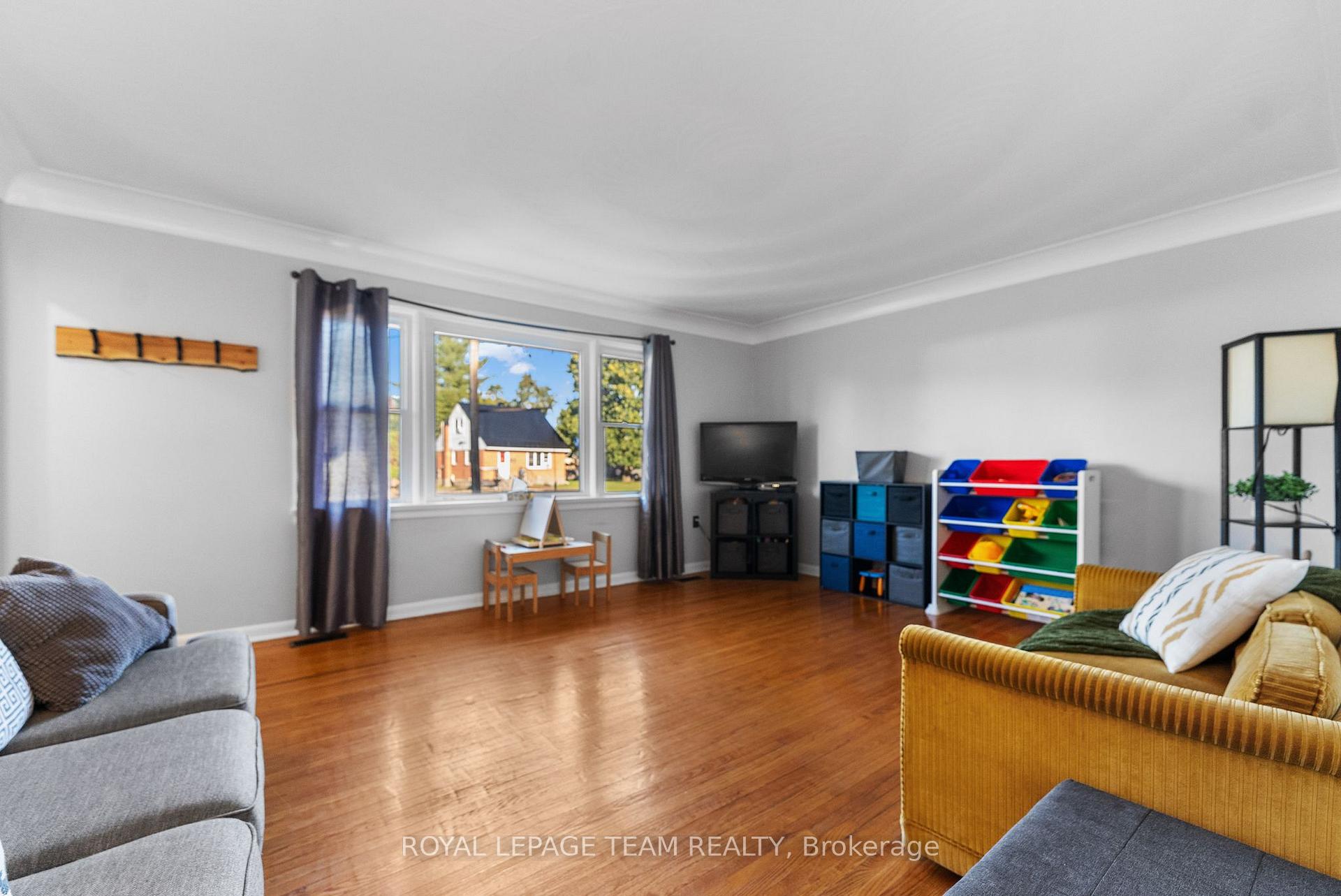 Photo 6 of 48 Francis Street, Renfrew — HOMEH
