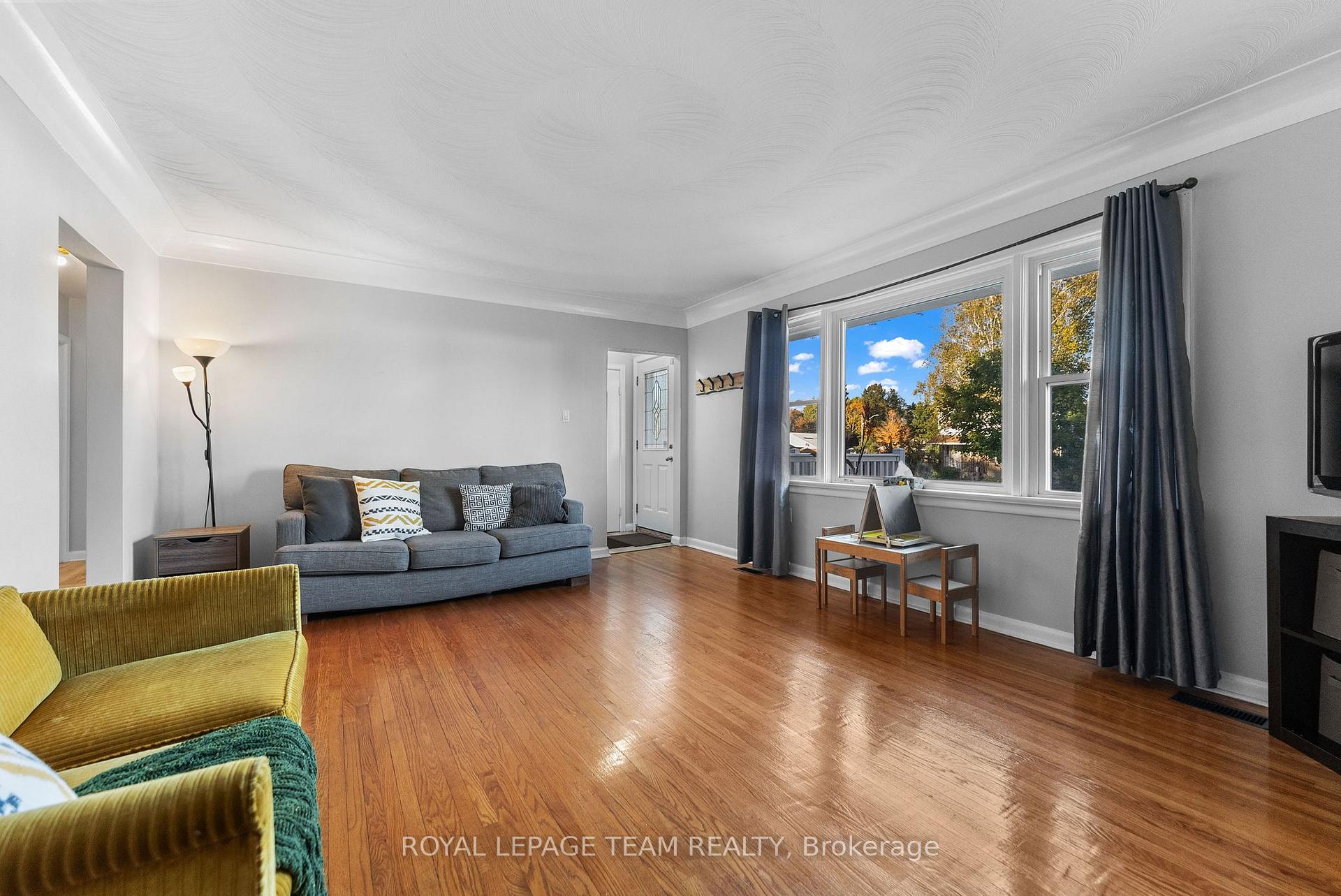 Photo 7 of 48 Francis Street, Renfrew — HOMEH