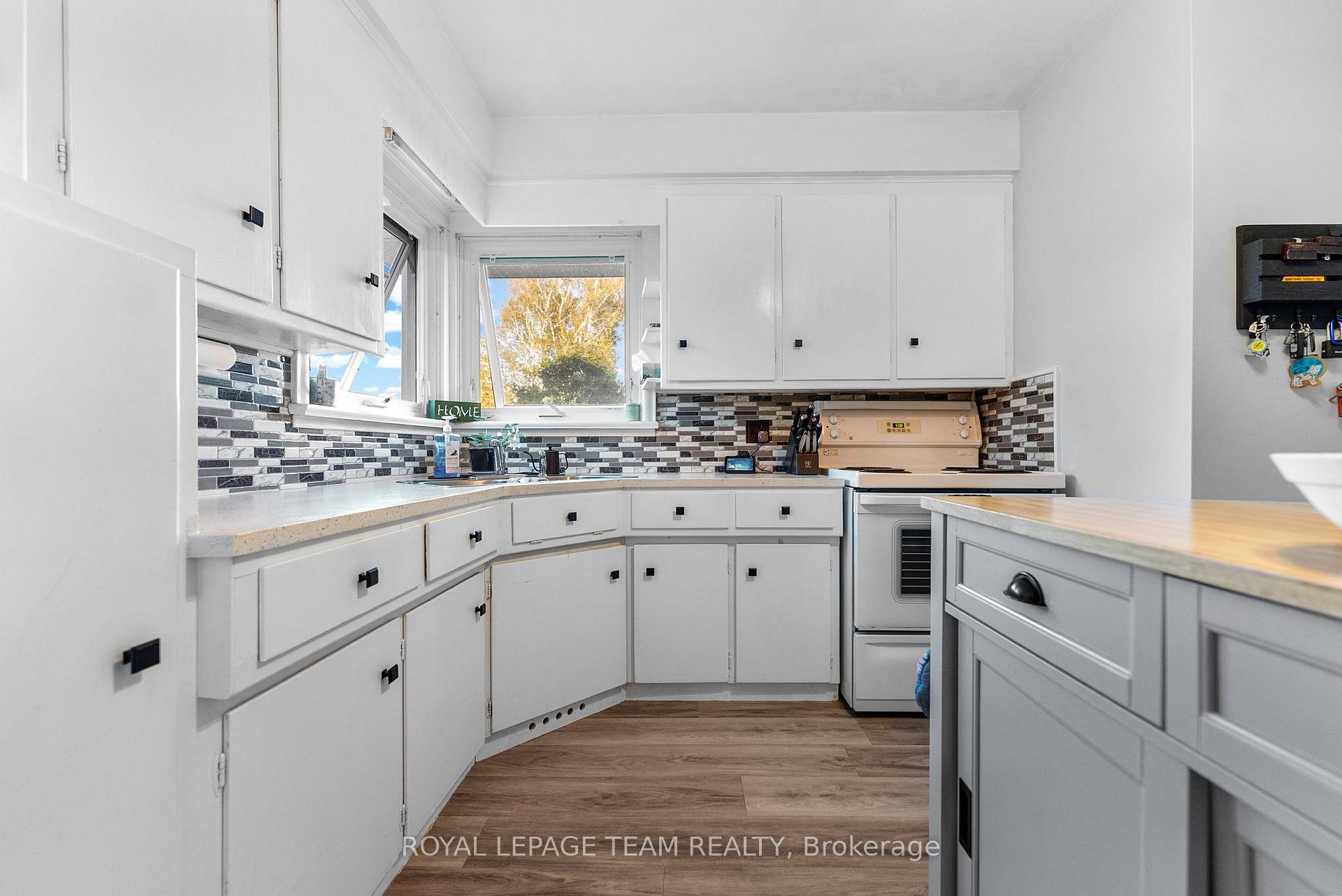 Photo 8 of 48 Francis Street, Renfrew — HOMEH