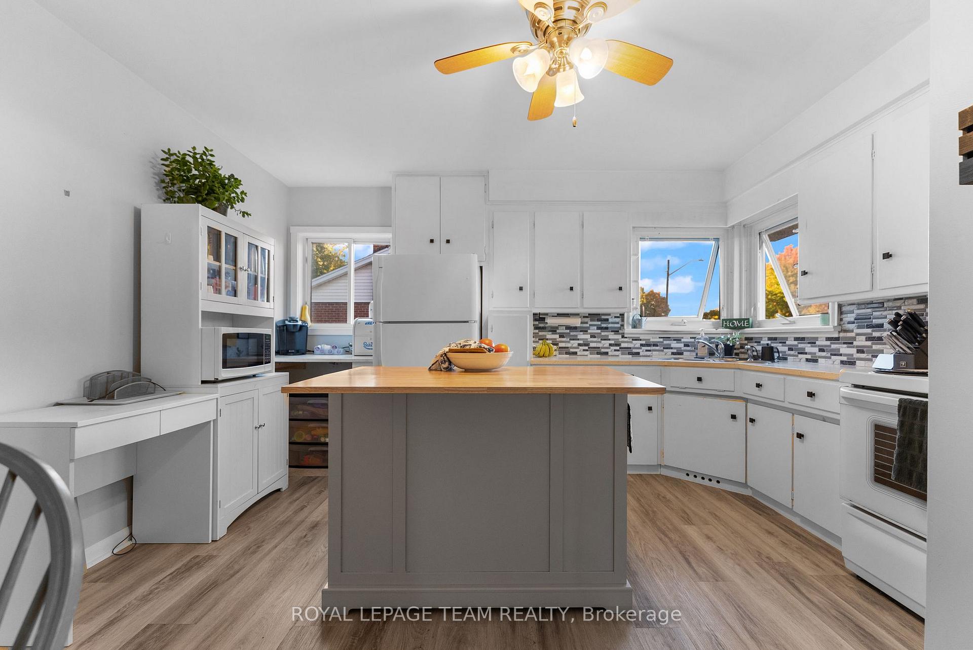 Photo 10 of 48 Francis Street, Renfrew — HOMEH