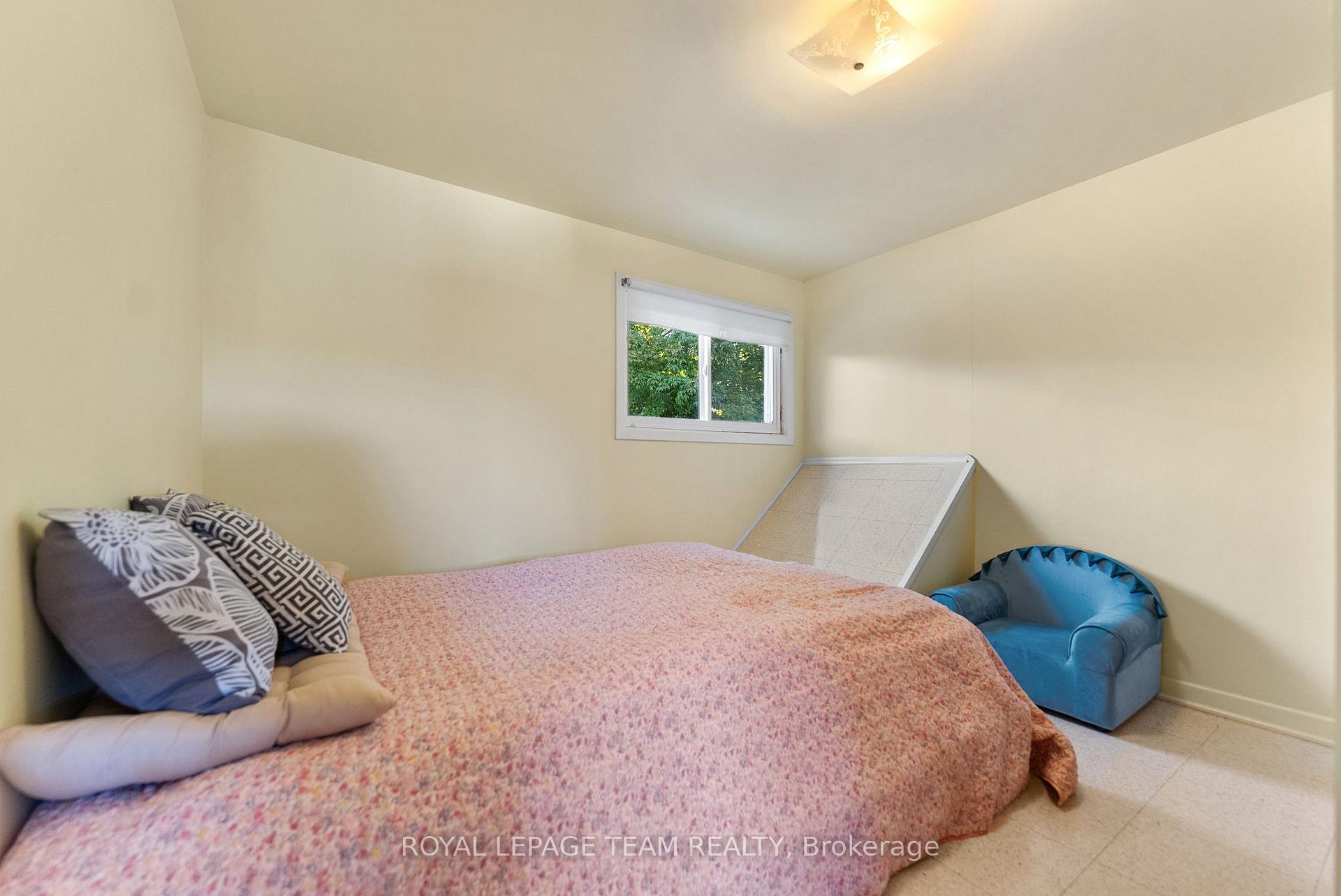 Photo 15 of 48 Francis Street, Renfrew — HOMEH