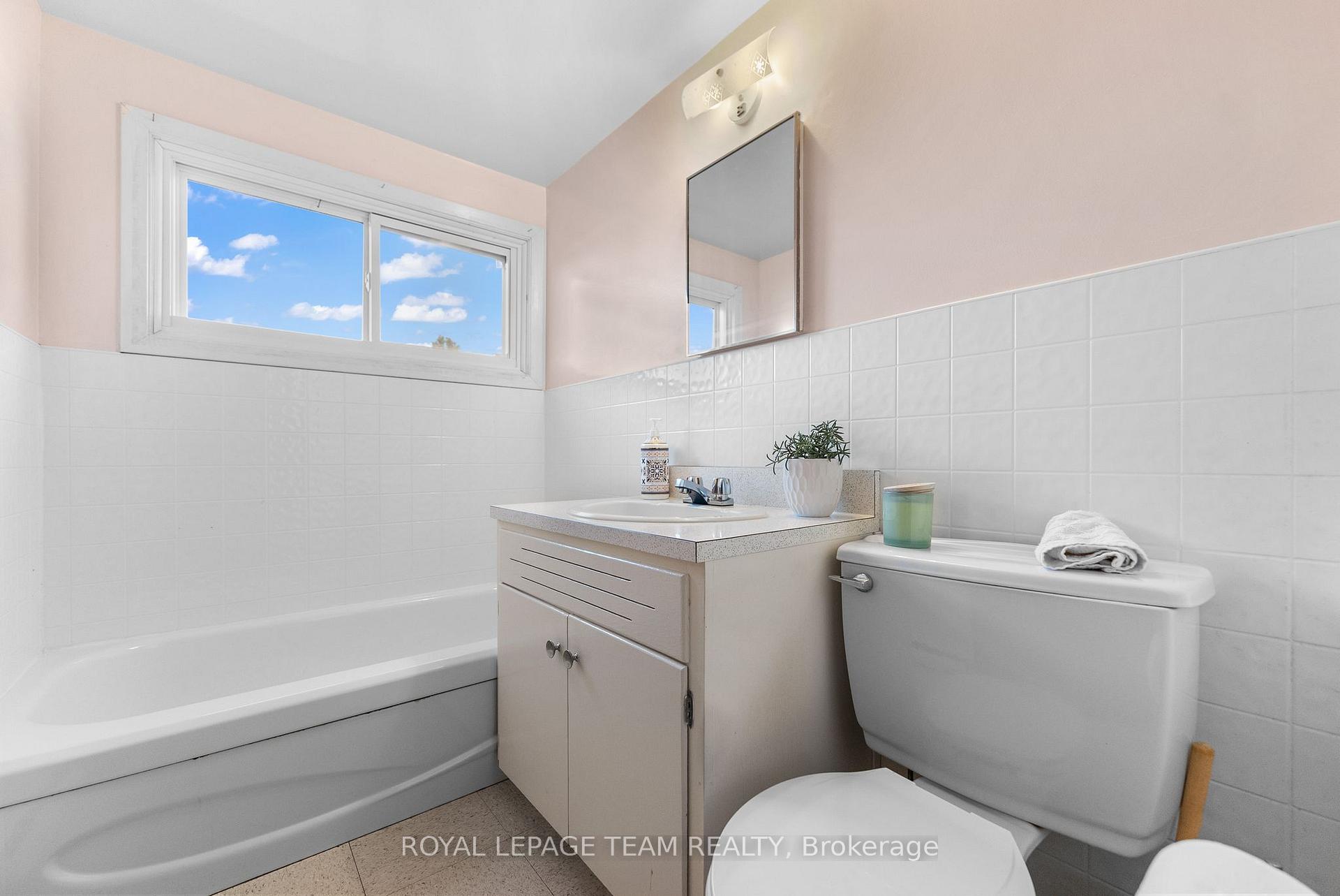 Photo 19 of 48 Francis Street, Renfrew — HOMEH