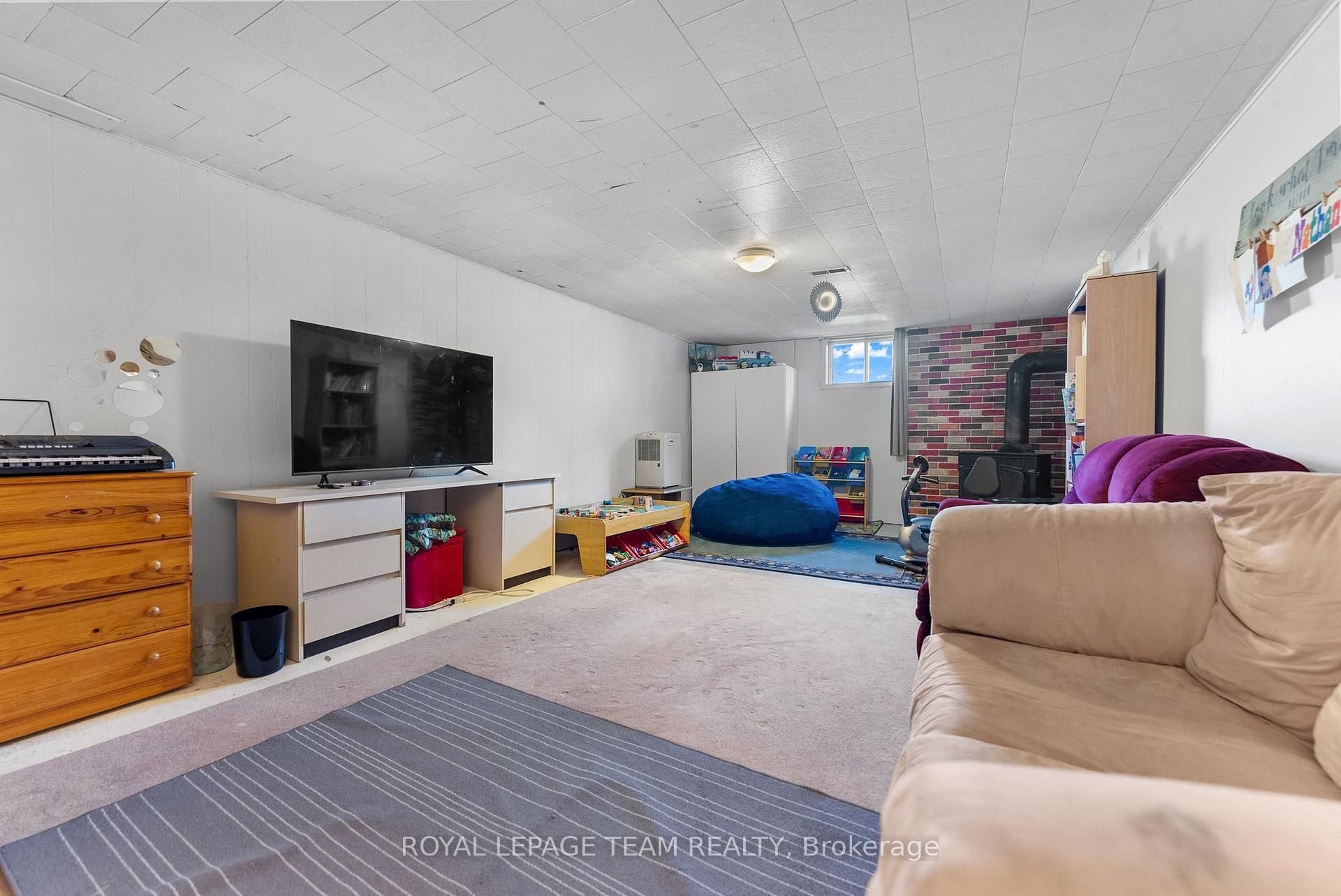 Photo 23 of 48 Francis Street, Renfrew — HOMEH