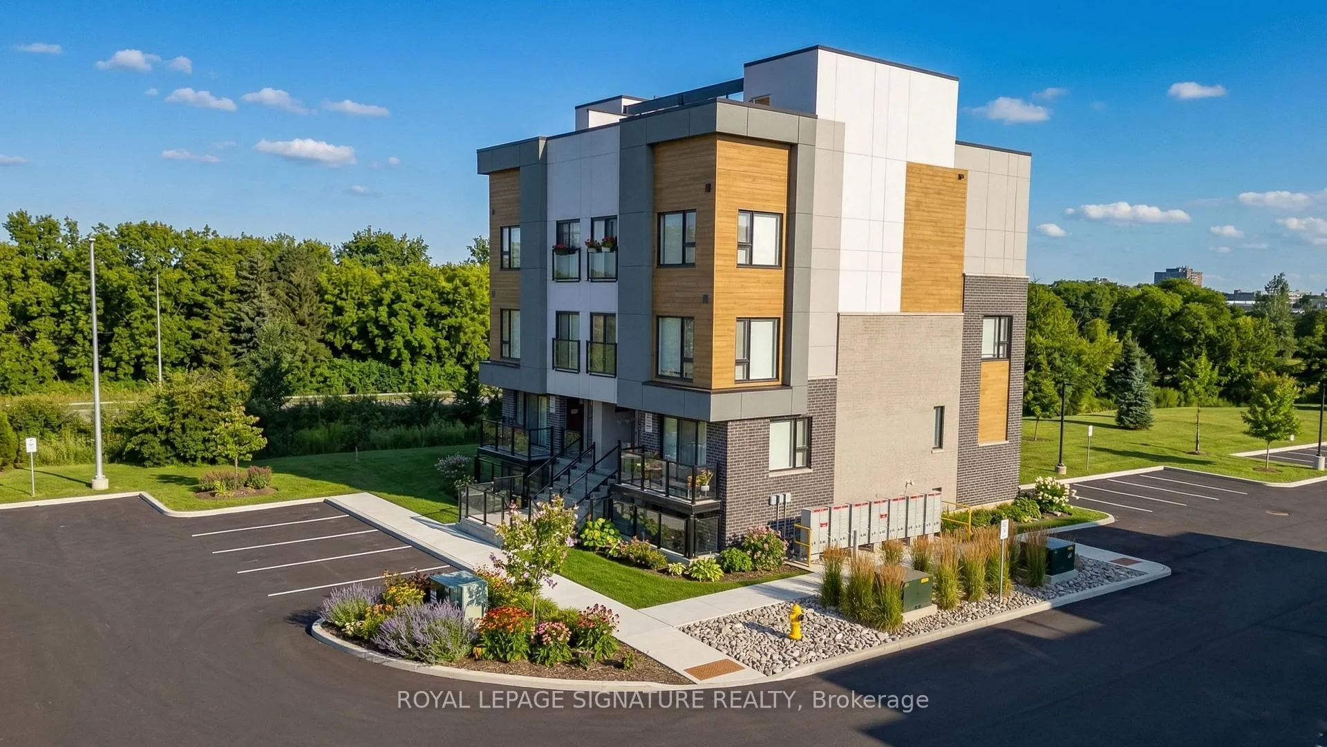 Photo 5 of Unit 201D, 16 Melbourne Avenue, St. Catharines, E. Chester — HOMEH