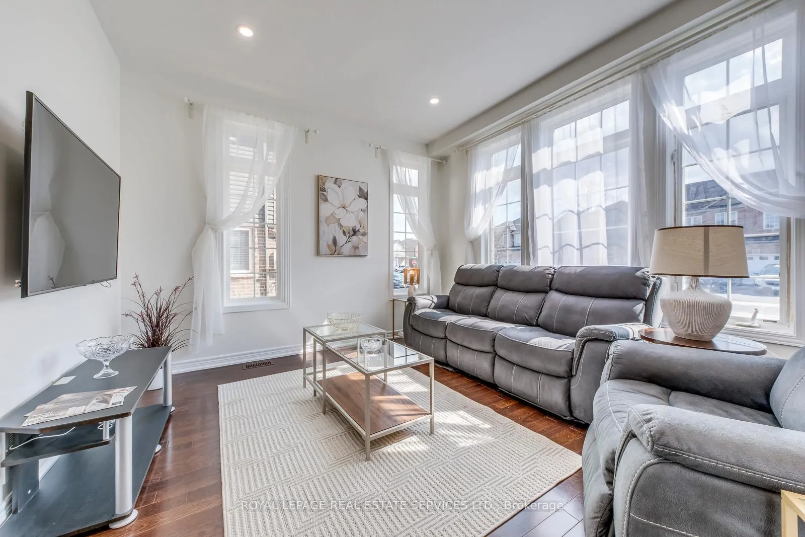 Photo 4 of 206 Brigadoon Drive, Hamilton, Gourley — HOMEH