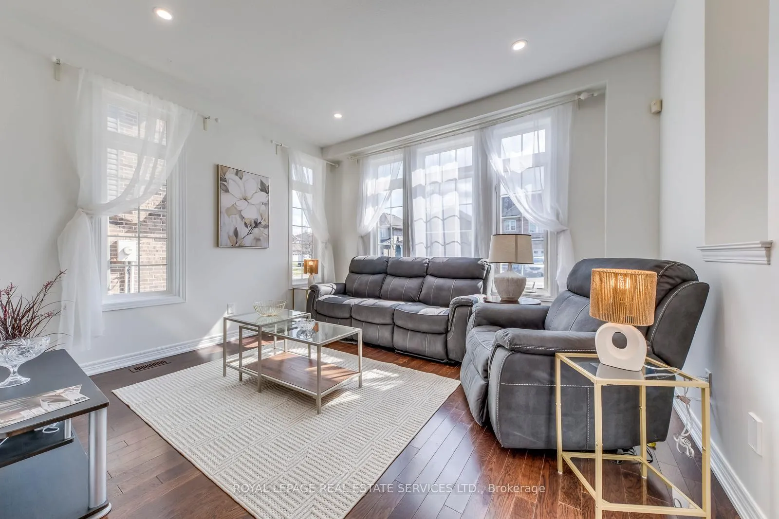 Photo 5 of 206 Brigadoon Drive, Hamilton, Gourley — HOMEH
