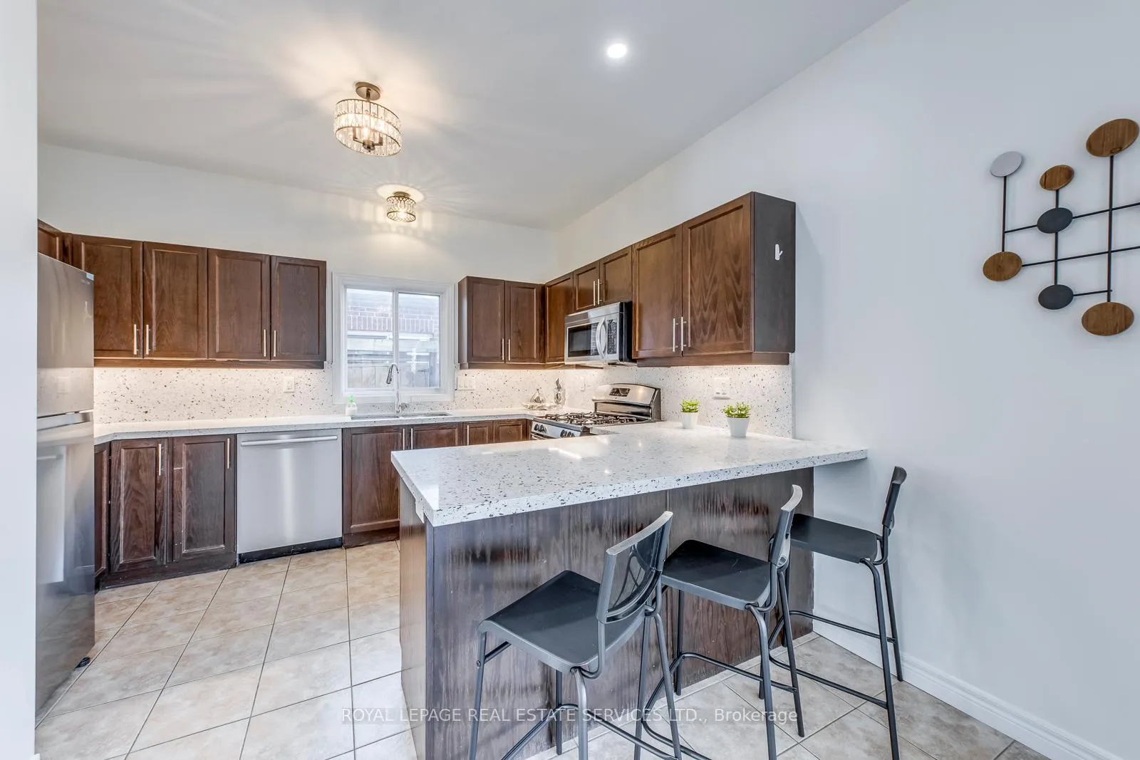 Photo 14 of 206 Brigadoon Drive, Hamilton, Gourley — HOMEH