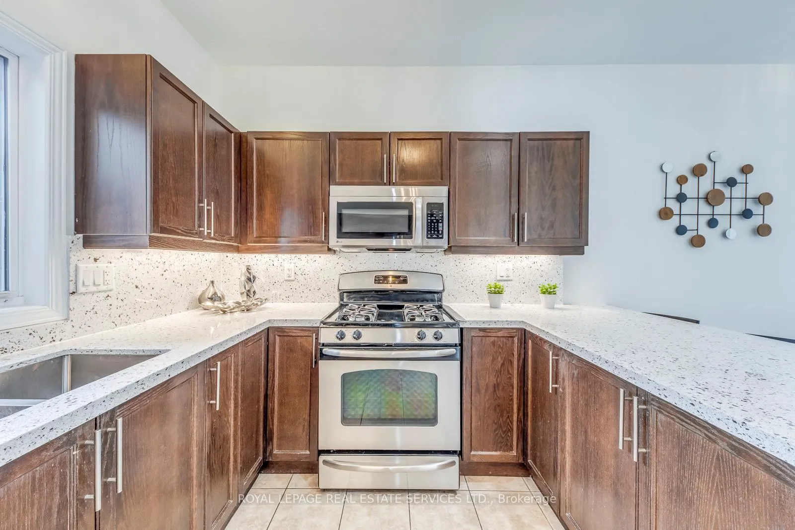 Photo 17 of 206 Brigadoon Drive, Hamilton, Gourley — HOMEH