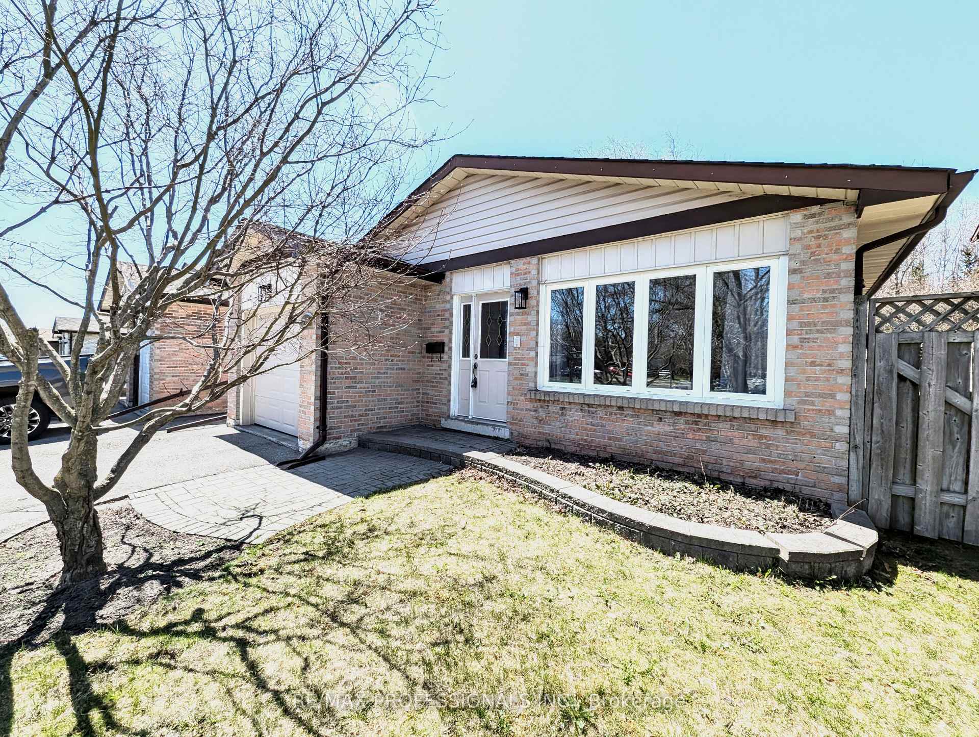 Photo 2 of 240 Limerick Street, Oshawa, Vanier — HOMEH