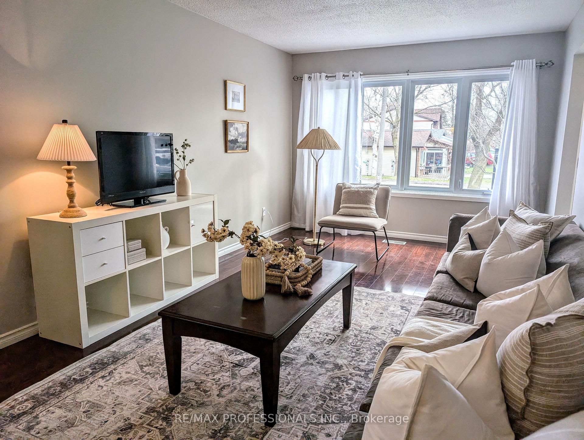 Photo 3 of 240 Limerick Street, Oshawa, Vanier — HOMEH