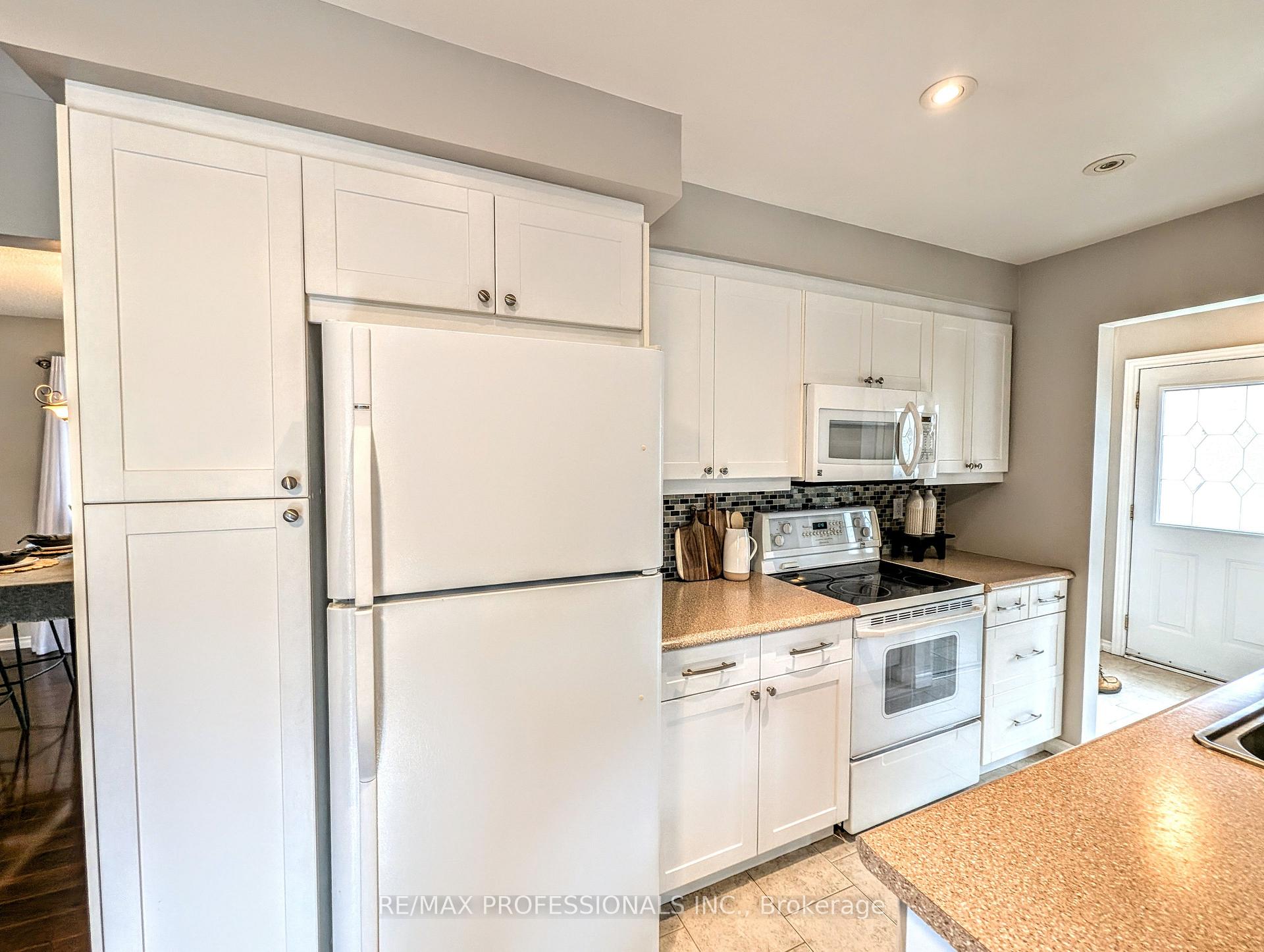 Photo 10 of 240 Limerick Street, Oshawa, Vanier — HOMEH