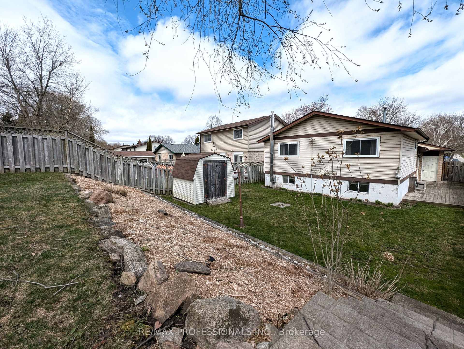 Photo 26 of 240 Limerick Street, Oshawa, Vanier — HOMEH