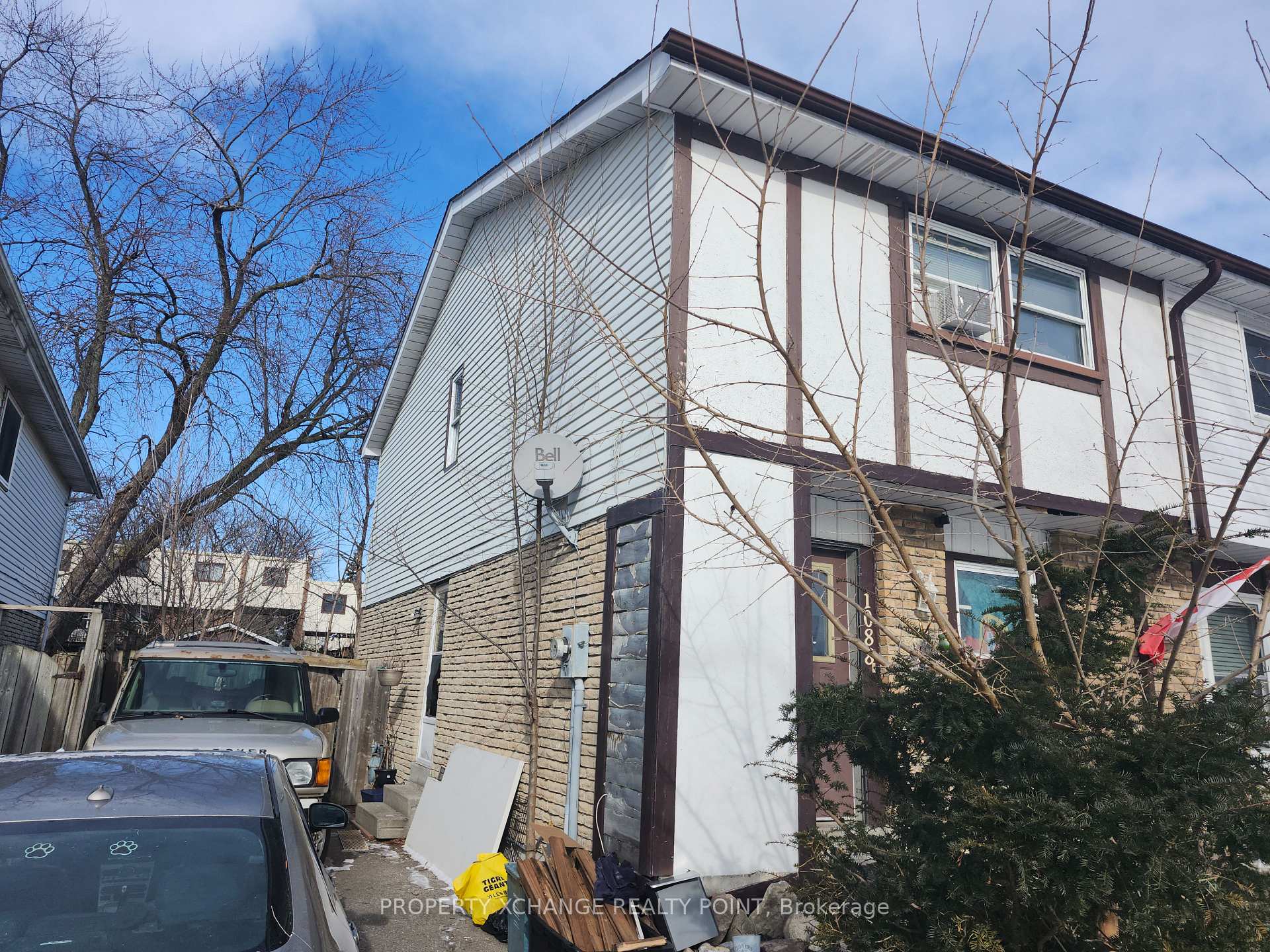 Front of 1088 Venus Crescent