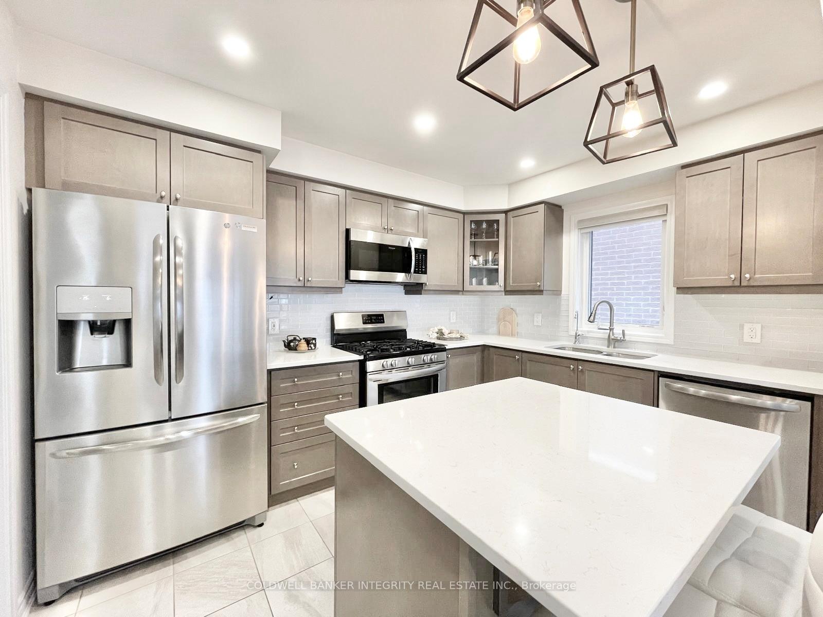 Photo 2 of 2754 Sapphire Drive, Pickering, Rural Pickering — HOMEH