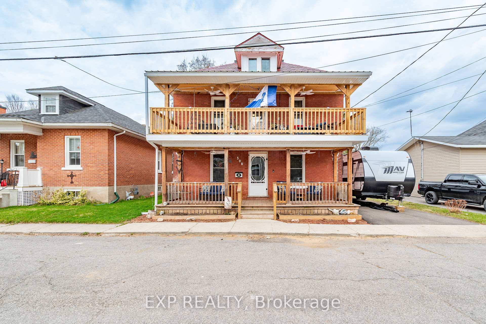 Photo 1 of 308 Queens Crescent, Renfrew — HOMEH