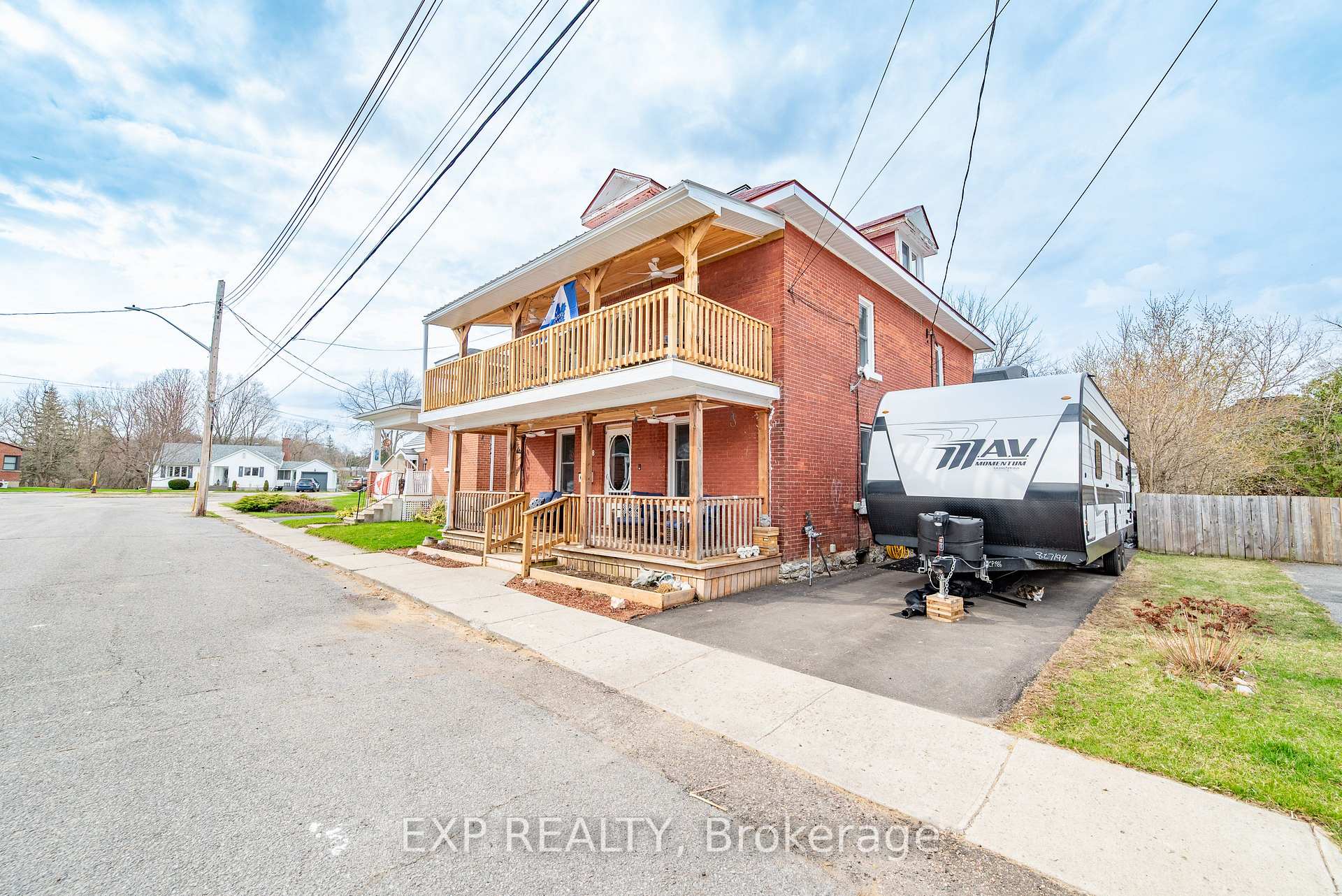 Photo 2 of 308 Queens Crescent, Renfrew — HOMEH