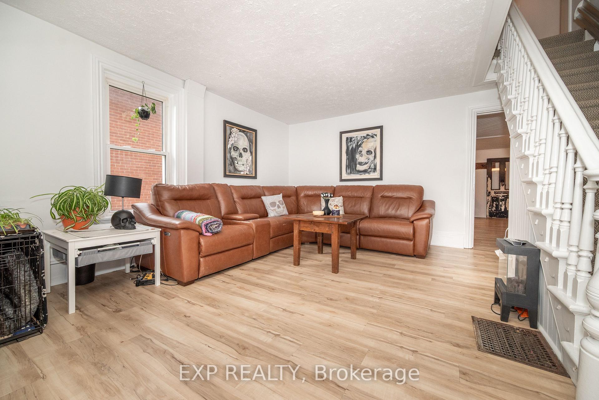 Photo 3 of 308 Queens Crescent, Renfrew — HOMEH