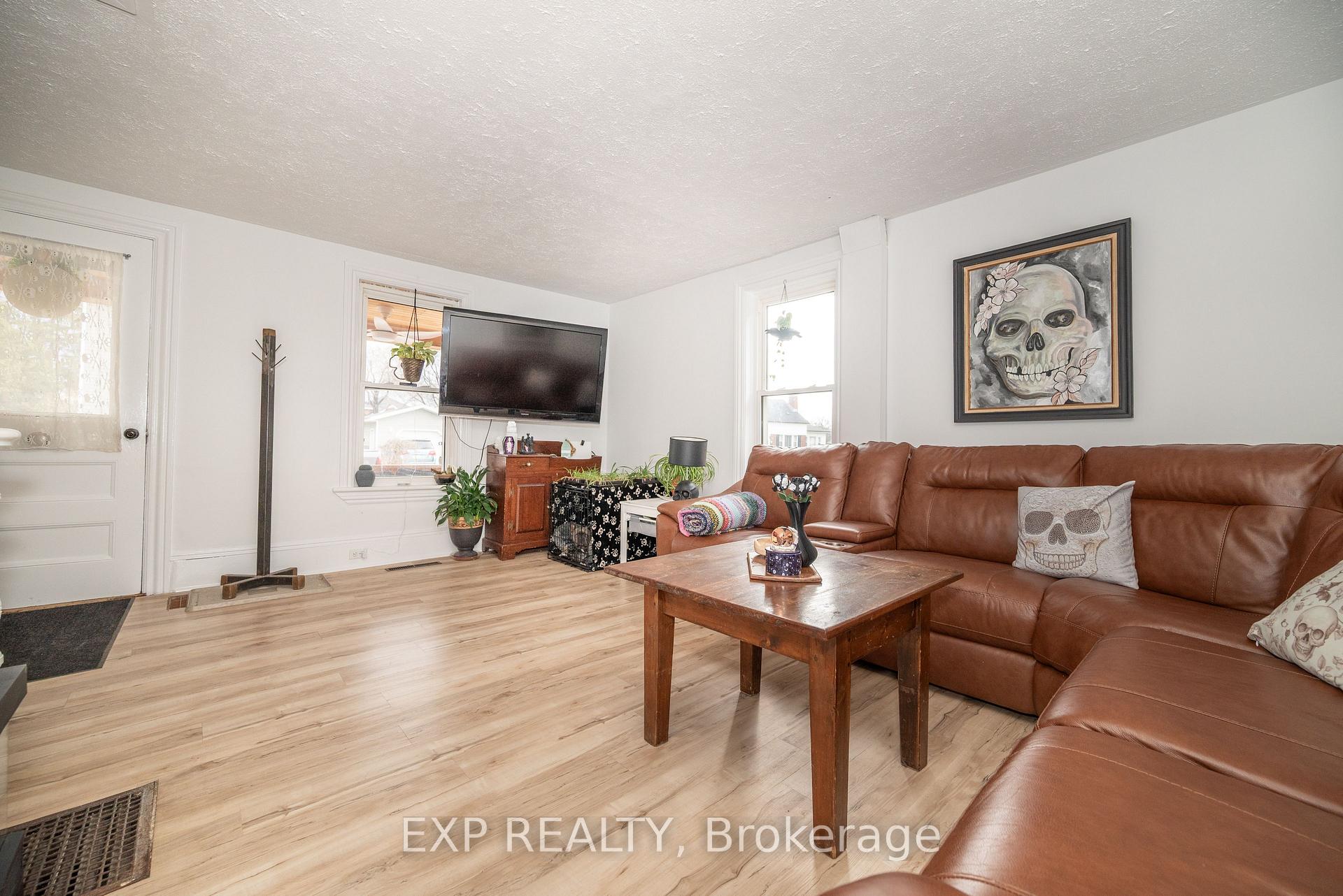 Photo 4 of 308 Queens Crescent, Renfrew — HOMEH