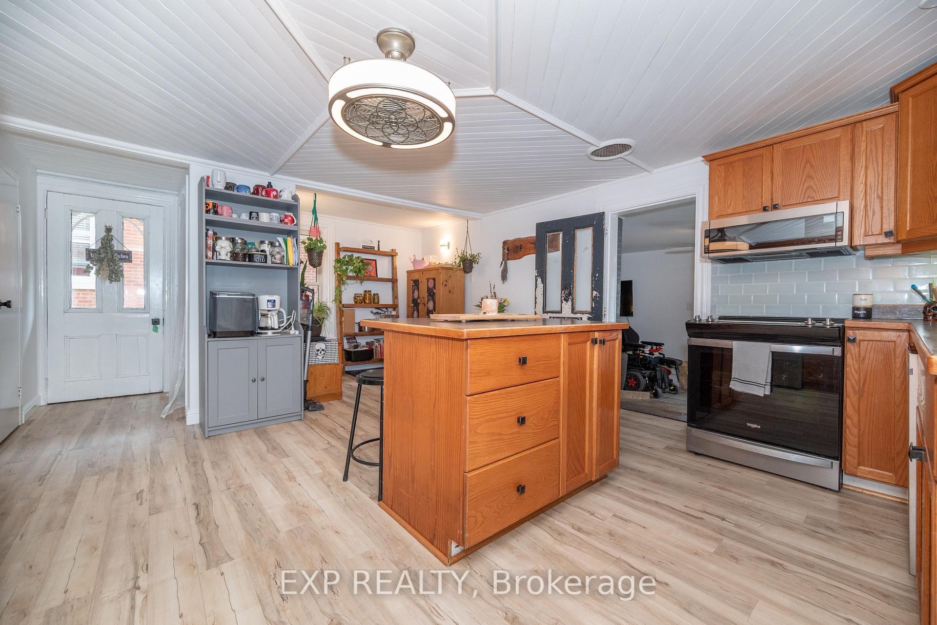 Photo 9 of 308 Queens Crescent, Renfrew — HOMEH
